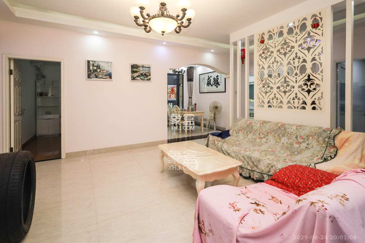 恒鑫山水卿卿  3室2厅2卫    105.0万 恒鑫山水卿卿  3室2厅2卫    105.0万客厅