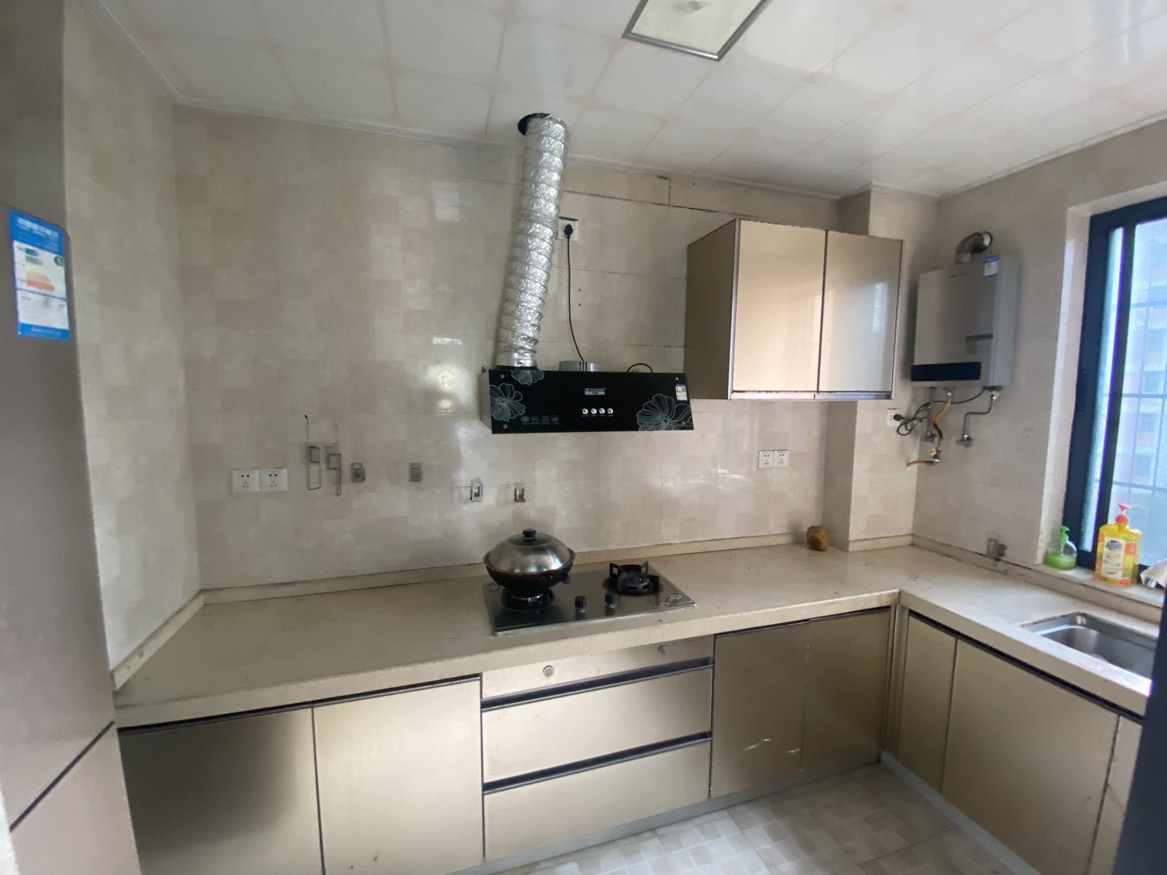 高路华小区 3室2厅2卫 220.0万 高路华小区 3室2厅2卫 220.0万客厅