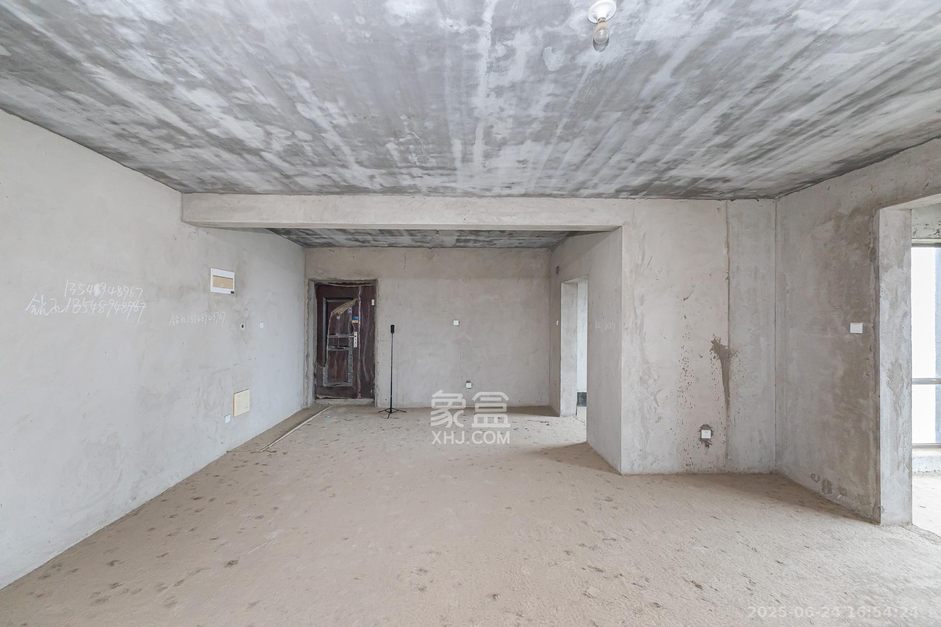 长高圆梦佳苑  4室2厅2卫    118.0万 长高圆梦佳苑  4室2厅2卫    118.0万客厅