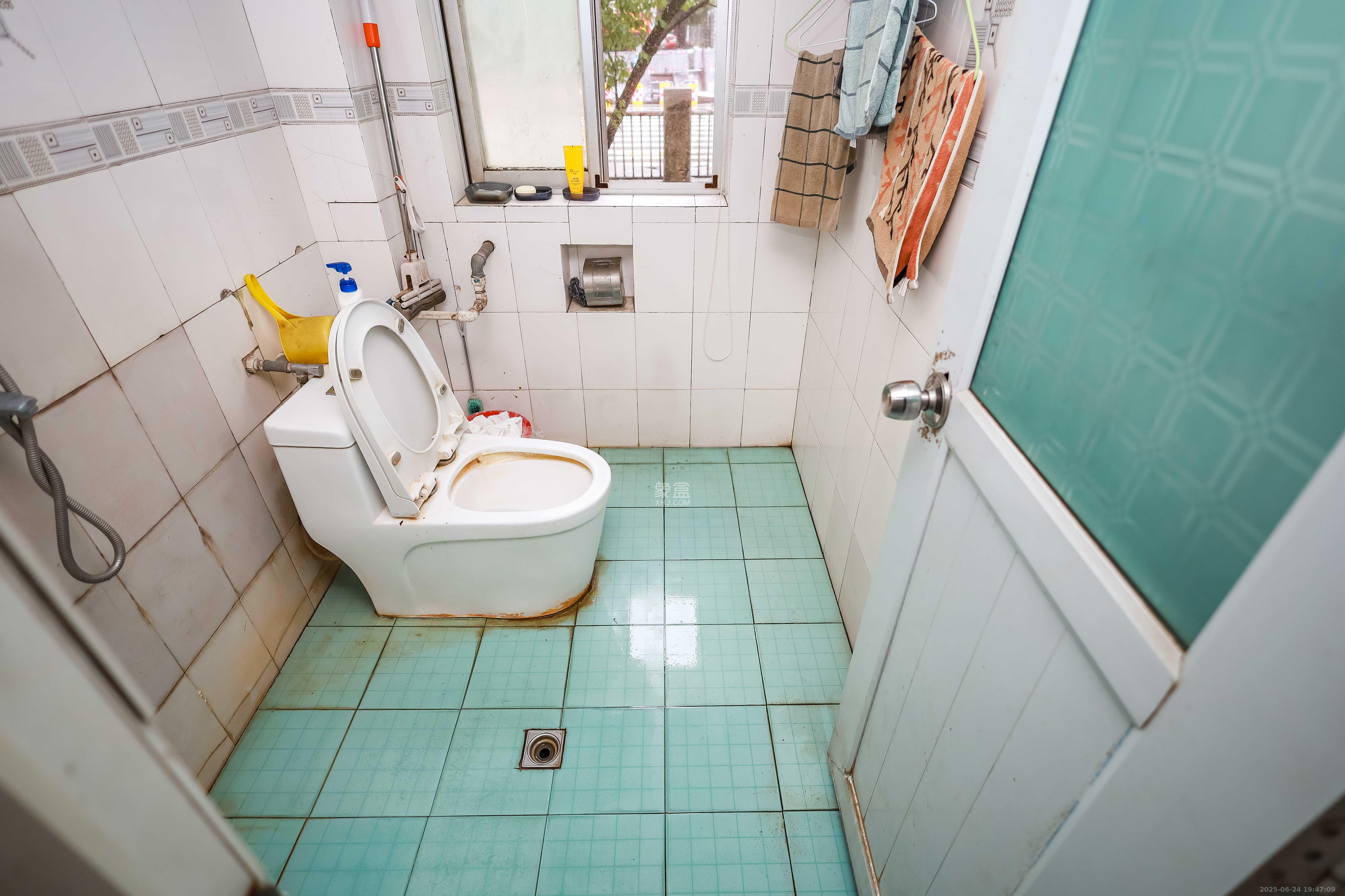 咸嘉新村嘉兴苑  3室2厅1卫    72.0万 咸嘉新村嘉兴苑  3室2厅1卫    72.0万卫生间