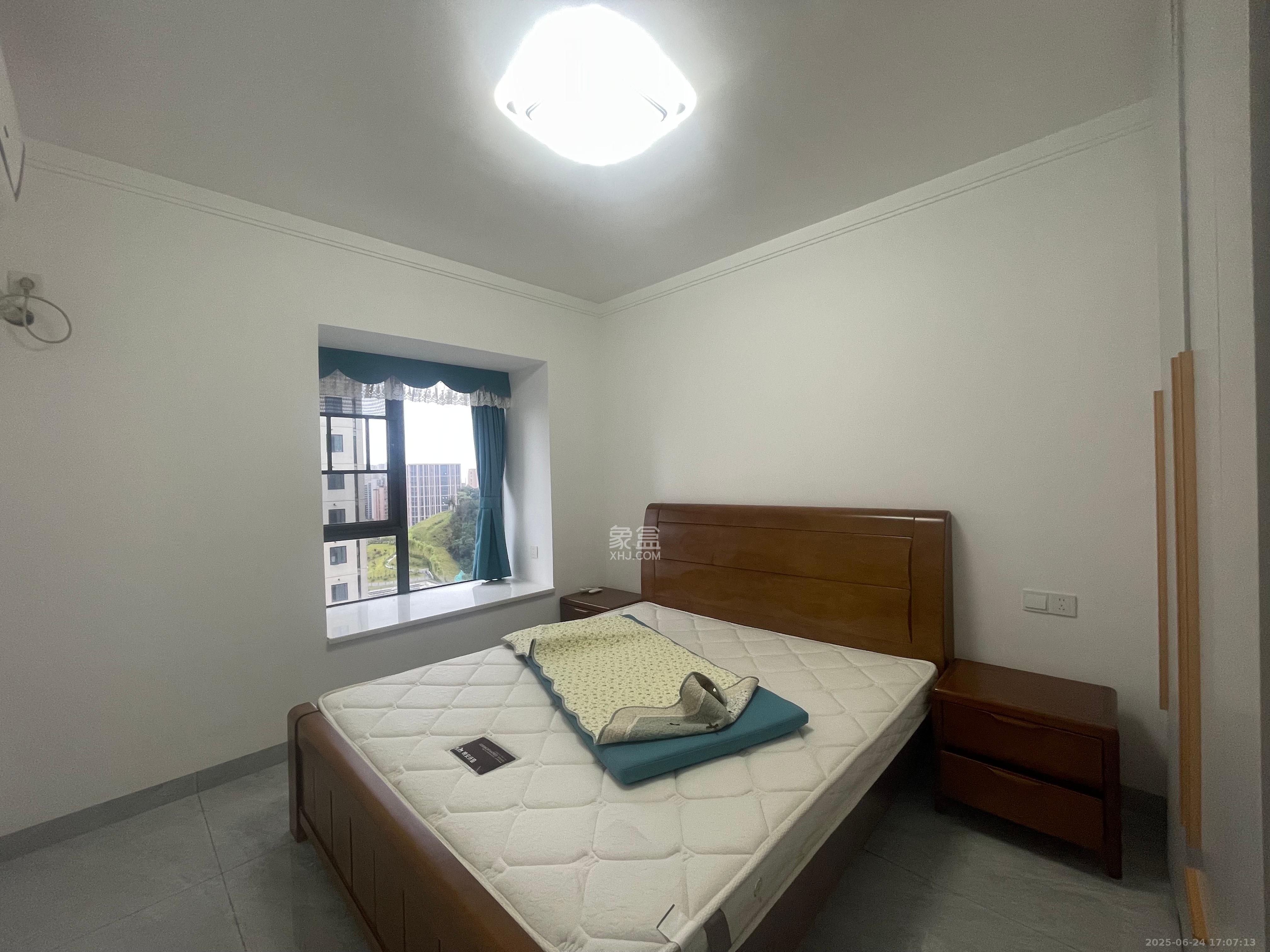 谷峰安置小区(惟德园) 3室2厅2卫 3200.0元/月 谷峰安置小区(惟德园) 3室2厅2卫 3200.0元/月室内图