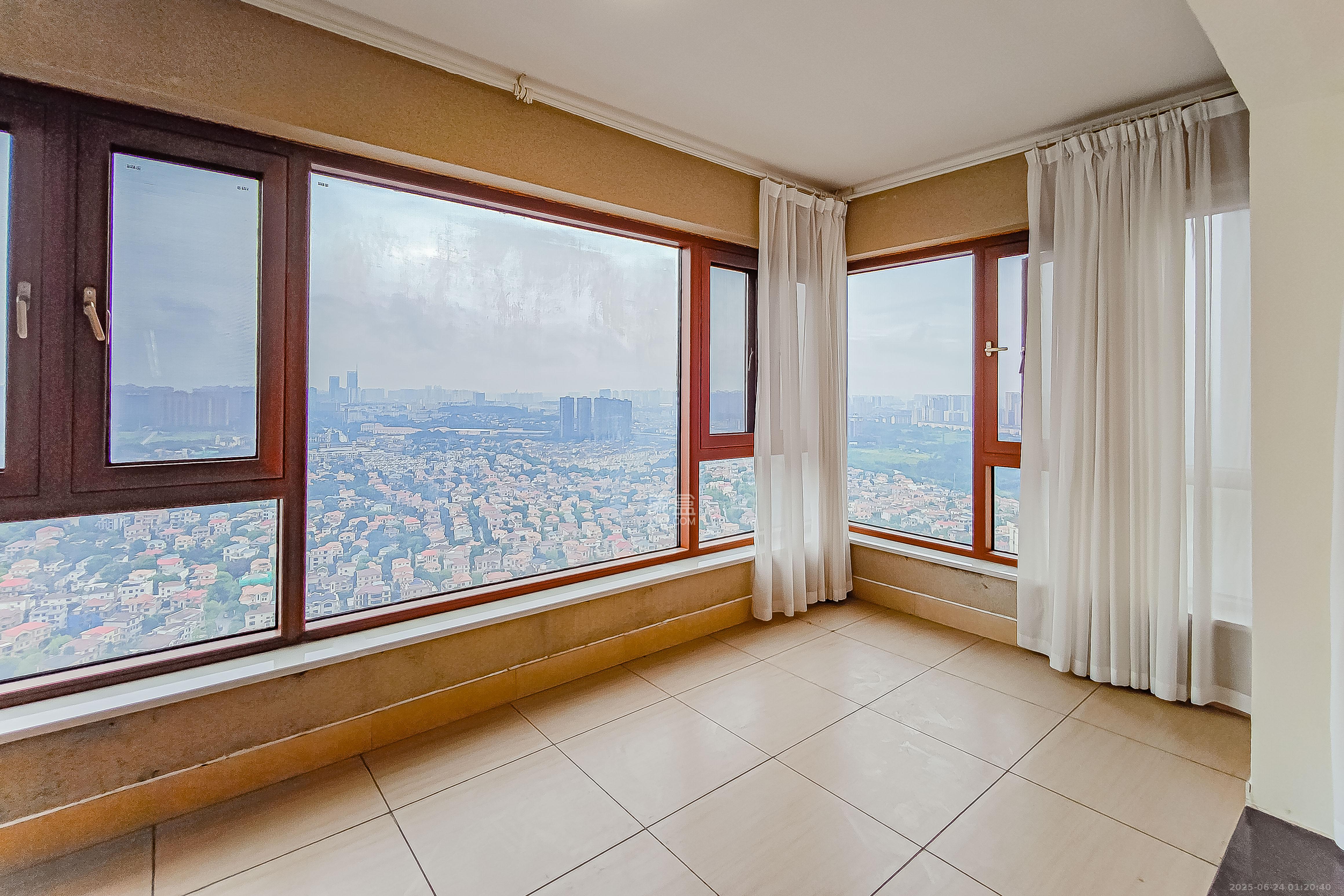 碧桂园威尼斯城 4室3厅3卫 260.0万 碧桂园威尼斯城 4室3厅3卫 260.0万阳台