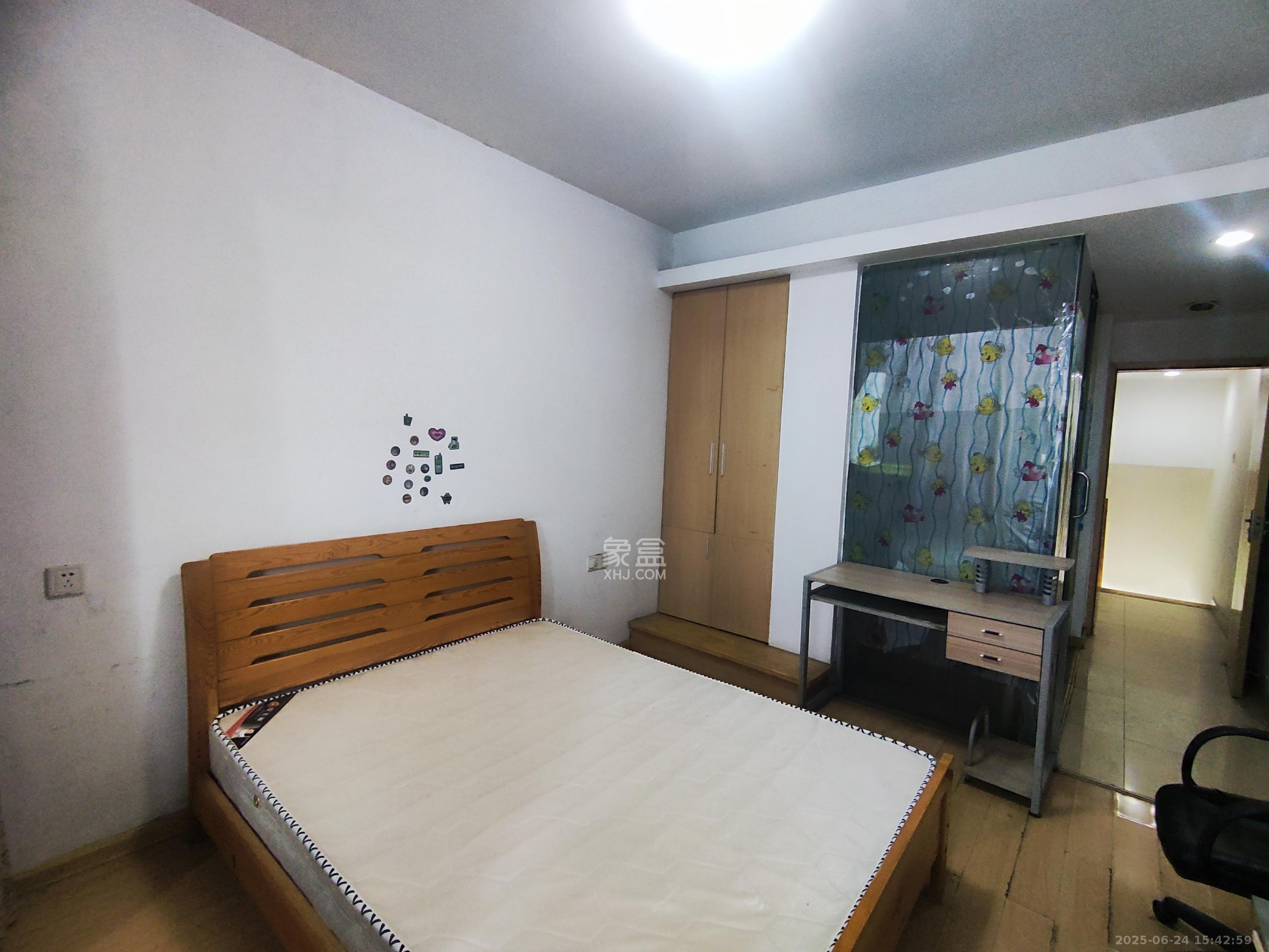 华润凤凰城一期  1室1厅1卫    1580.0元/月室内图