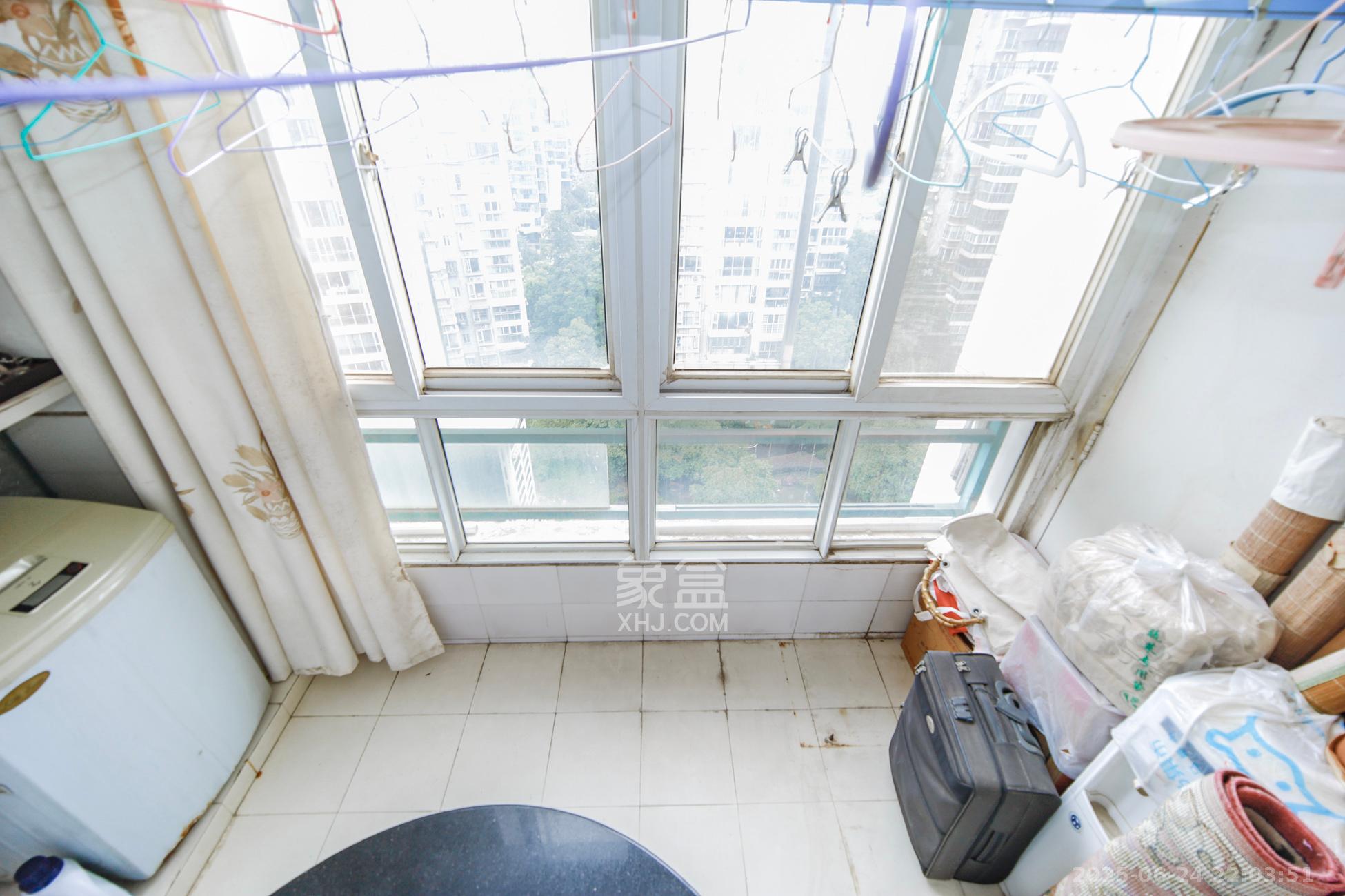 中建桂苑  3室2厅1卫   95.00万阳台