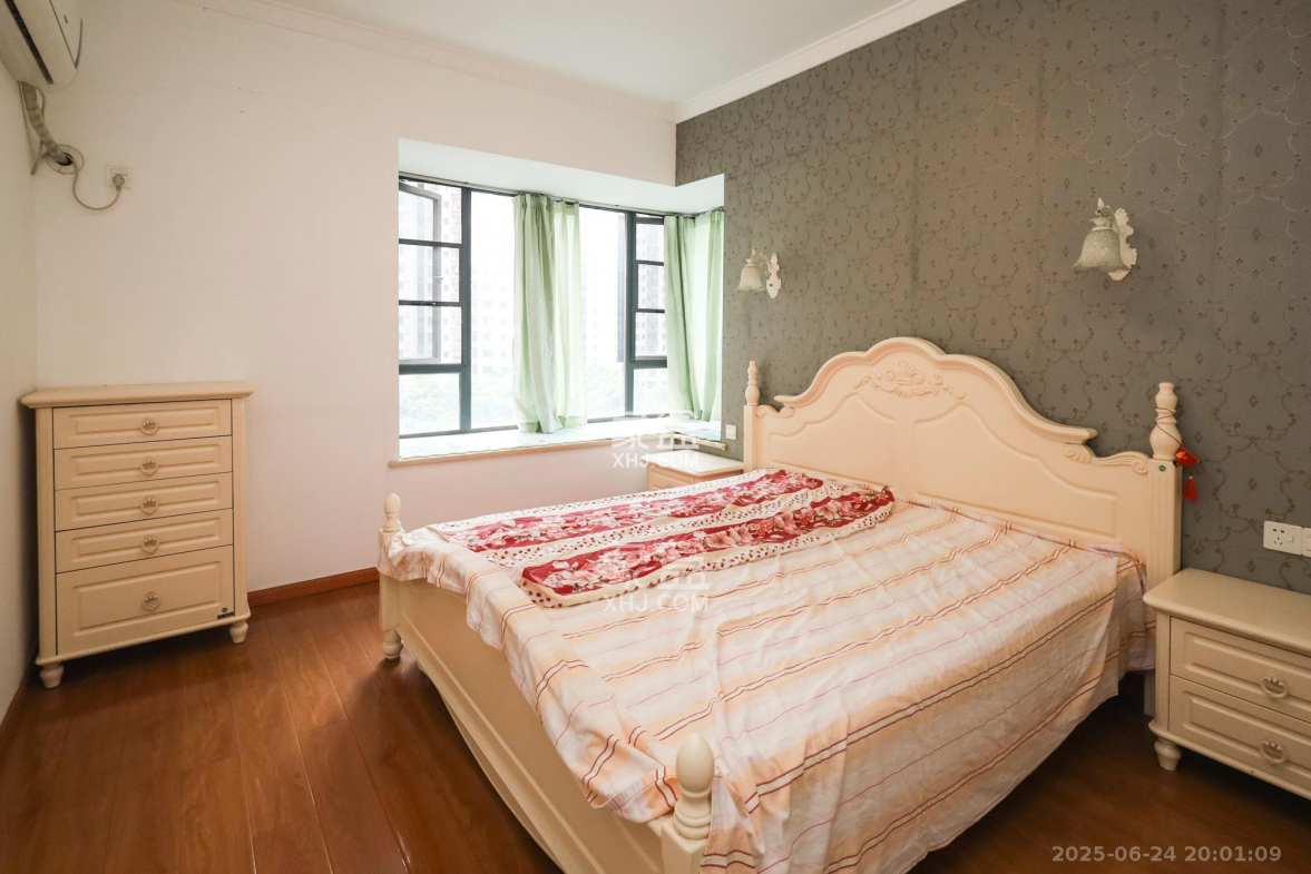 恒鑫山水卿卿  3室2厅2卫    105.0万 恒鑫山水卿卿  3室2厅2卫    105.0万卧室