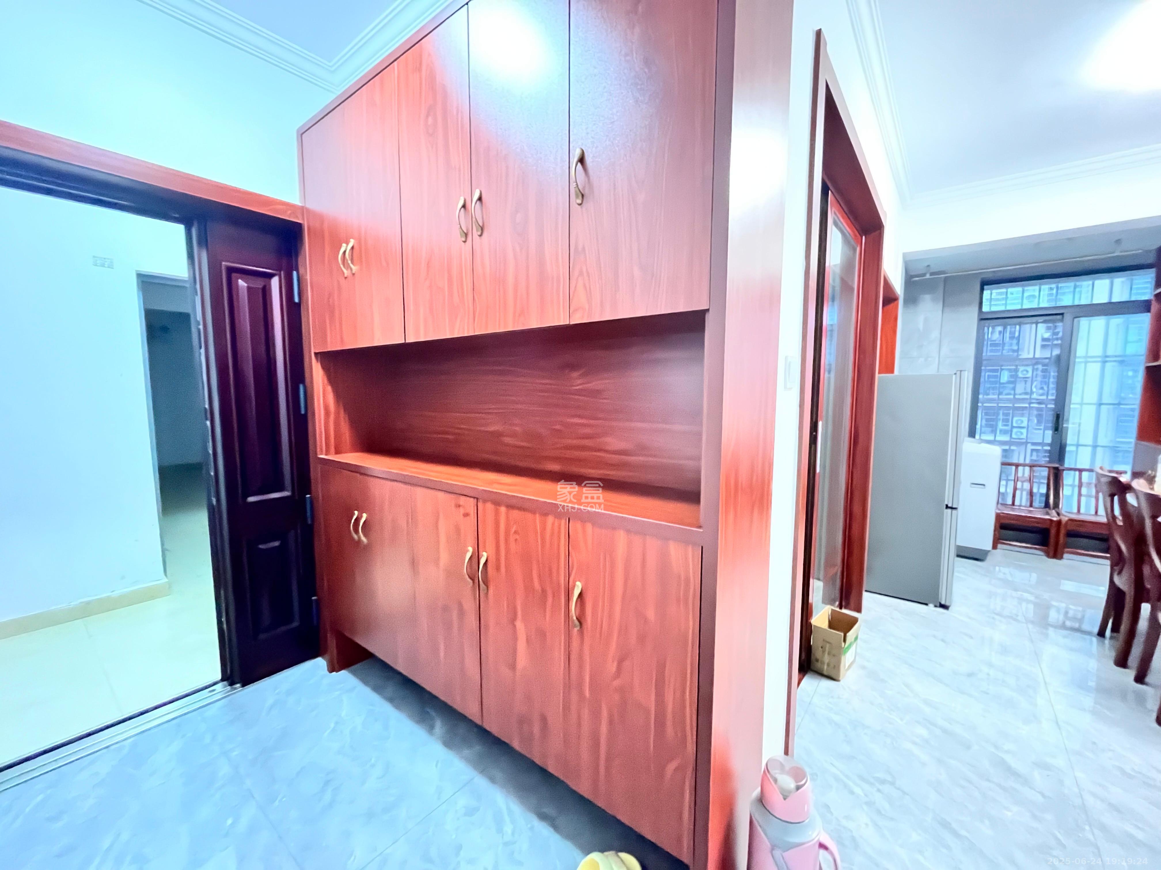 东岸梅园小区  2室2厅1卫   2500.00元/月室内图