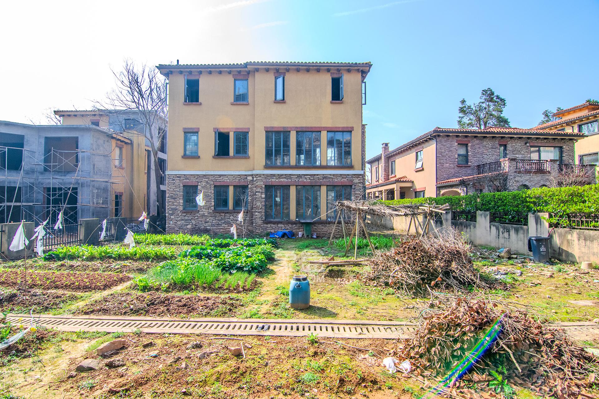 中粮北纬28°别墅  8室2厅6卫    1050.0万 中粮北纬28°别墅  8室2厅6卫    1050.0万其他