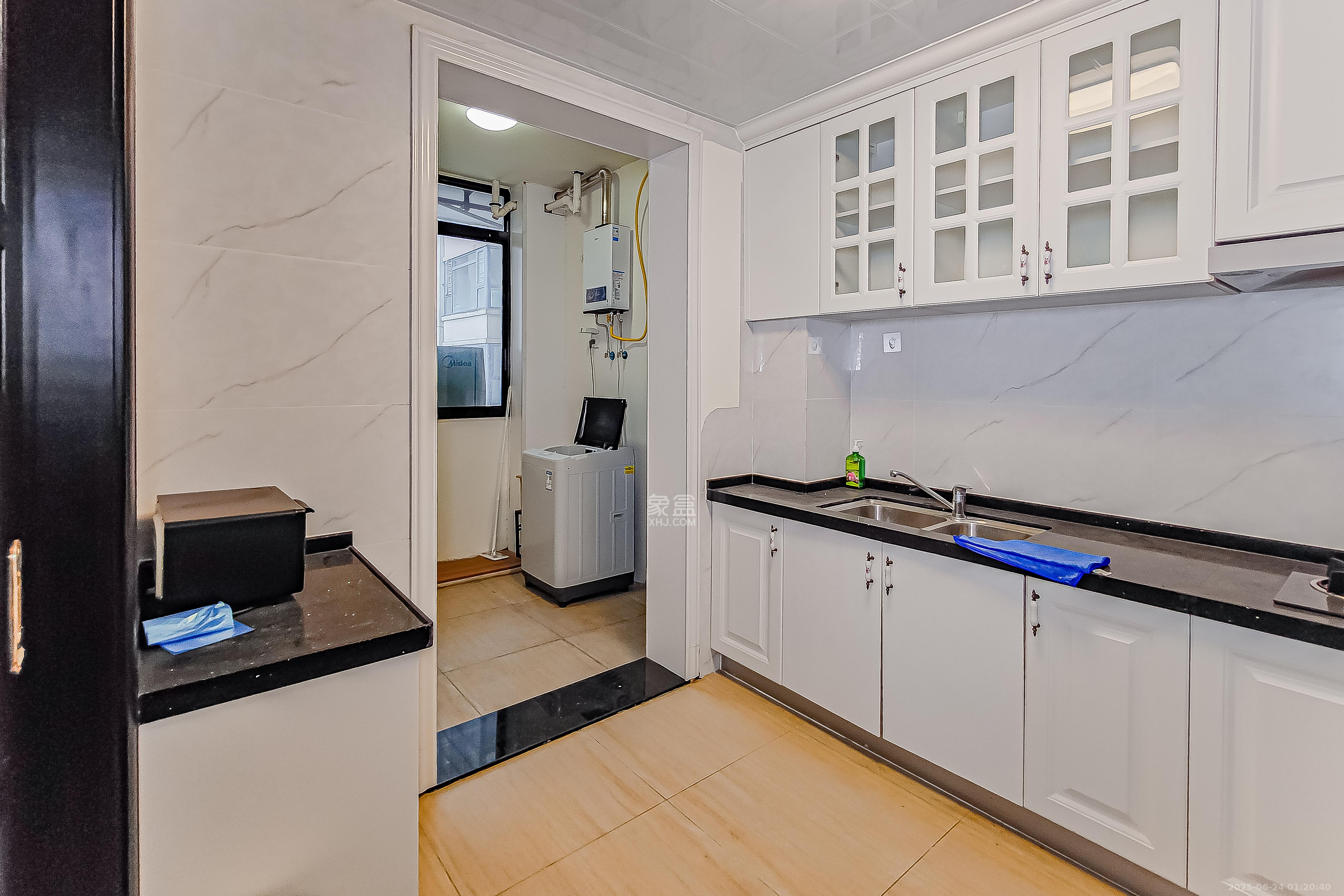 碧桂园威尼斯城 4室3厅3卫 260.0万 碧桂园威尼斯城 4室3厅3卫 260.0万厨房