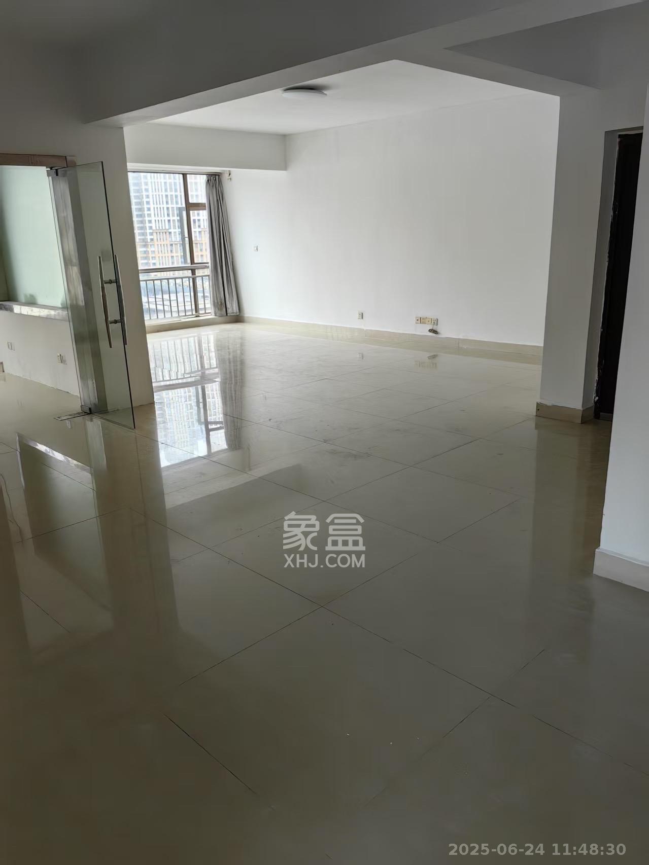 长宝1667  3室2厅2卫   3900.00元/月