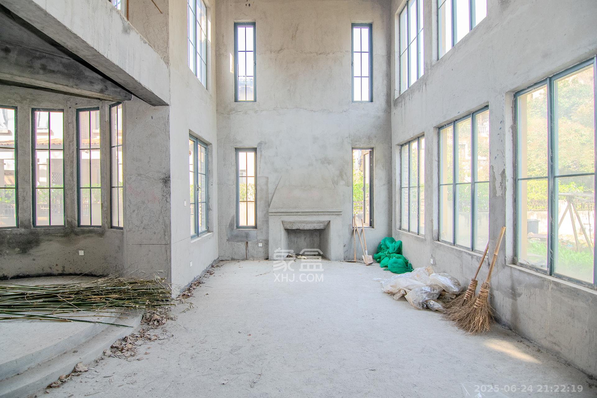 中粮北纬28°别墅  8室2厅6卫    1050.0万 中粮北纬28°别墅  8室2厅6卫    1050.0万客厅