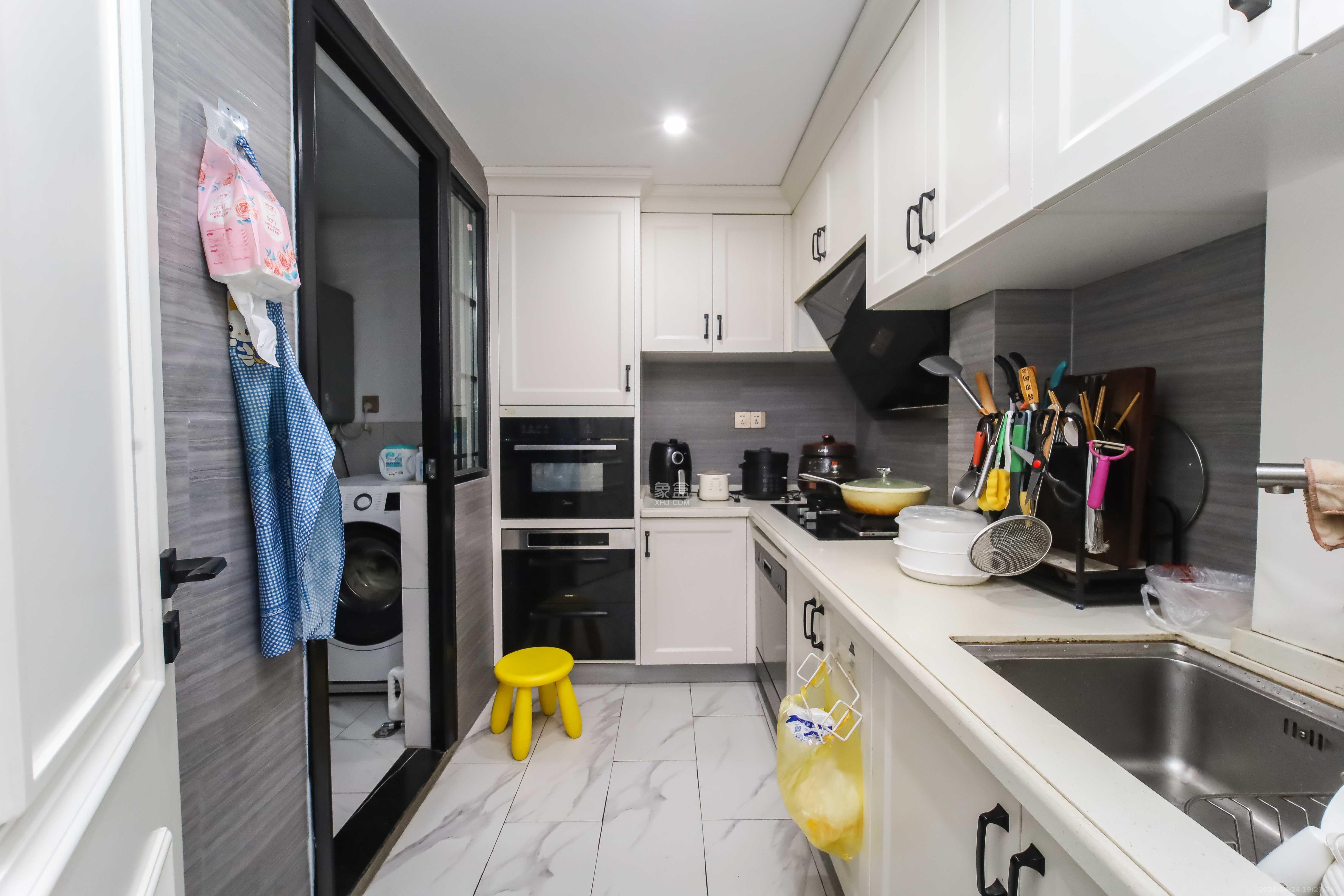 红橡华园(菲莎公馆)  2室2厅1卫    160.0万 红橡华园(菲莎公馆)  2室2厅1卫    160.0万厨房