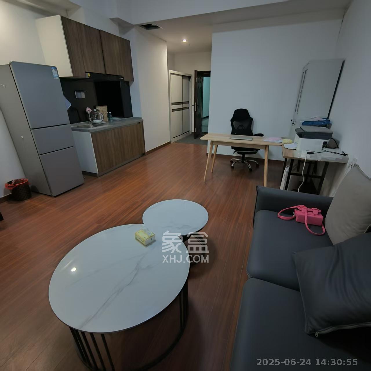 荣泰广场 1室1厅1卫 1600.0元/月 荣泰广场 1室1厅1卫 1600.0元/月室内图