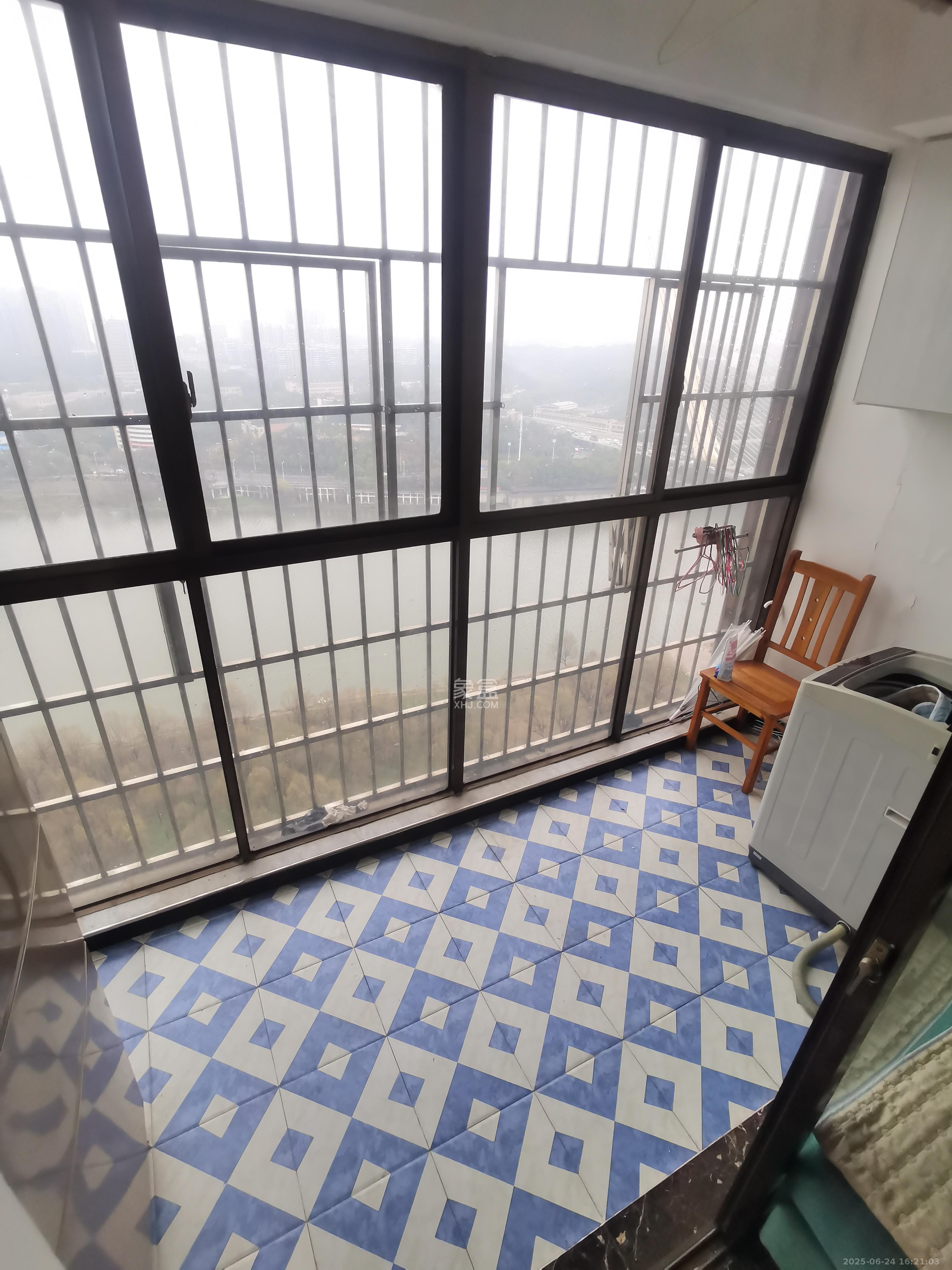 四方水岸(世方水岸)  3室2厅1卫   2400.00元/月室内图