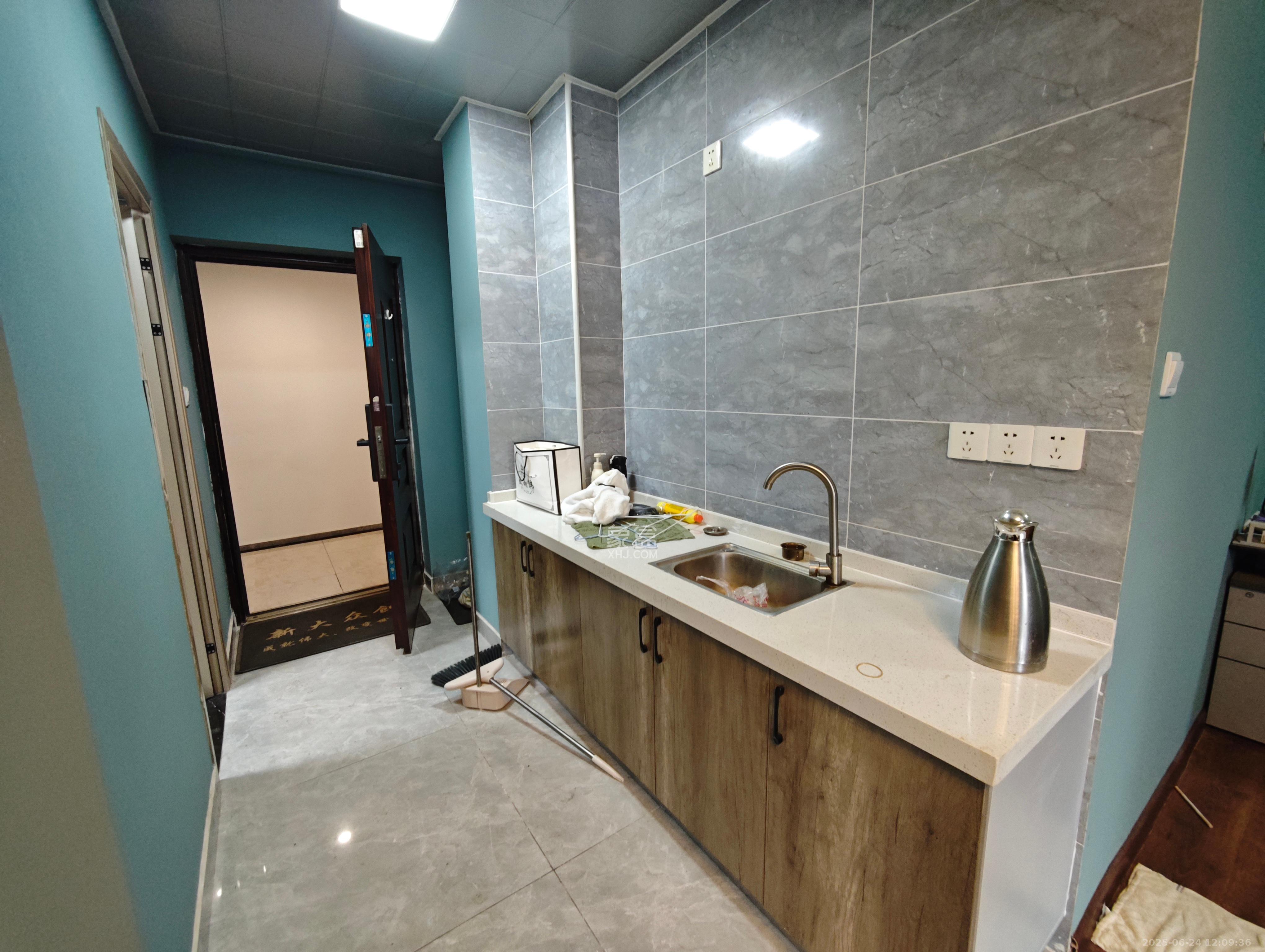 万润时光里 1室1厅1卫 1700.0元/月 万润时光里 1室1厅1卫 1700.0元/月室内图