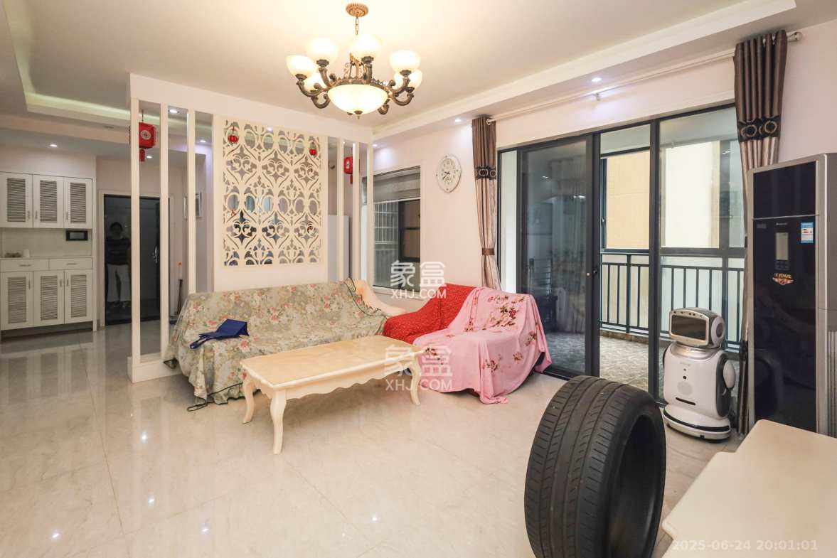 恒鑫山水卿卿  3室2厅2卫    105.0万 恒鑫山水卿卿  3室2厅2卫    105.0万客厅