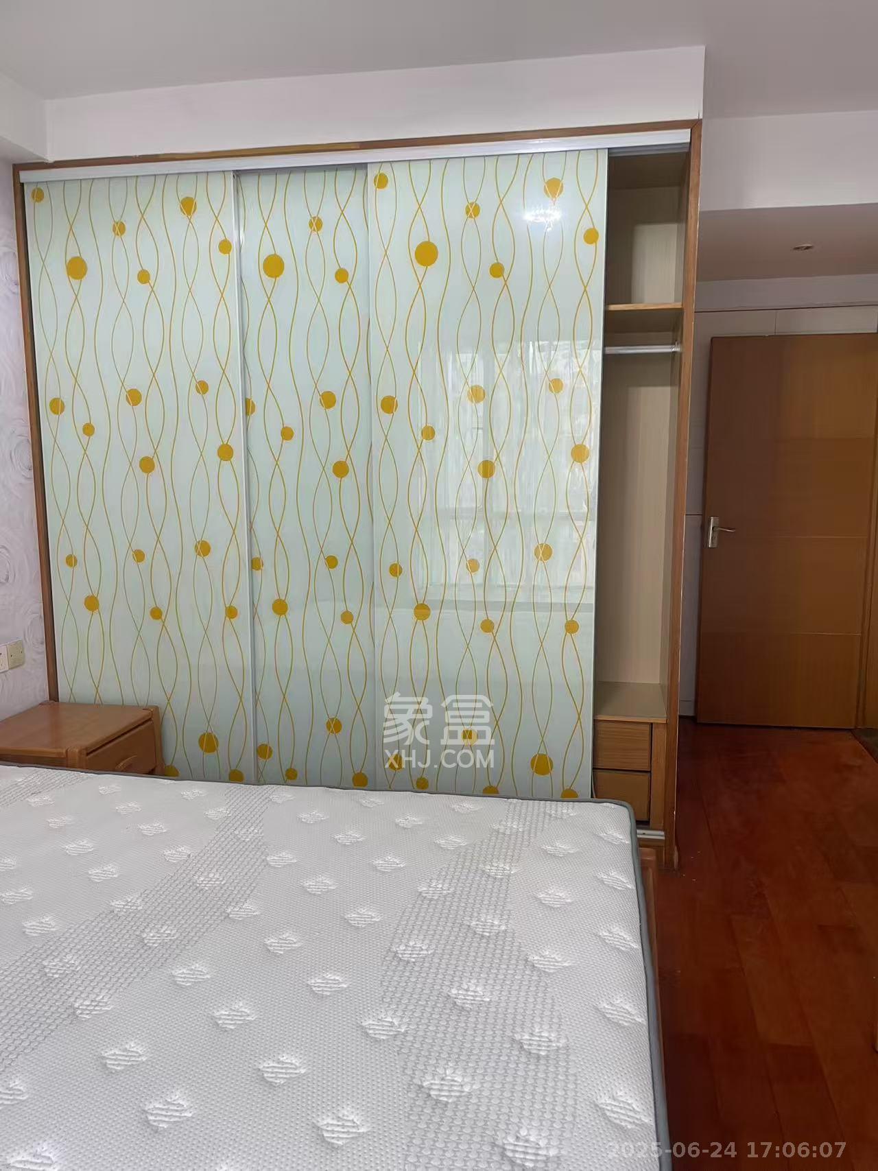 西子花苑  3室2厅1卫   3500.00元/月