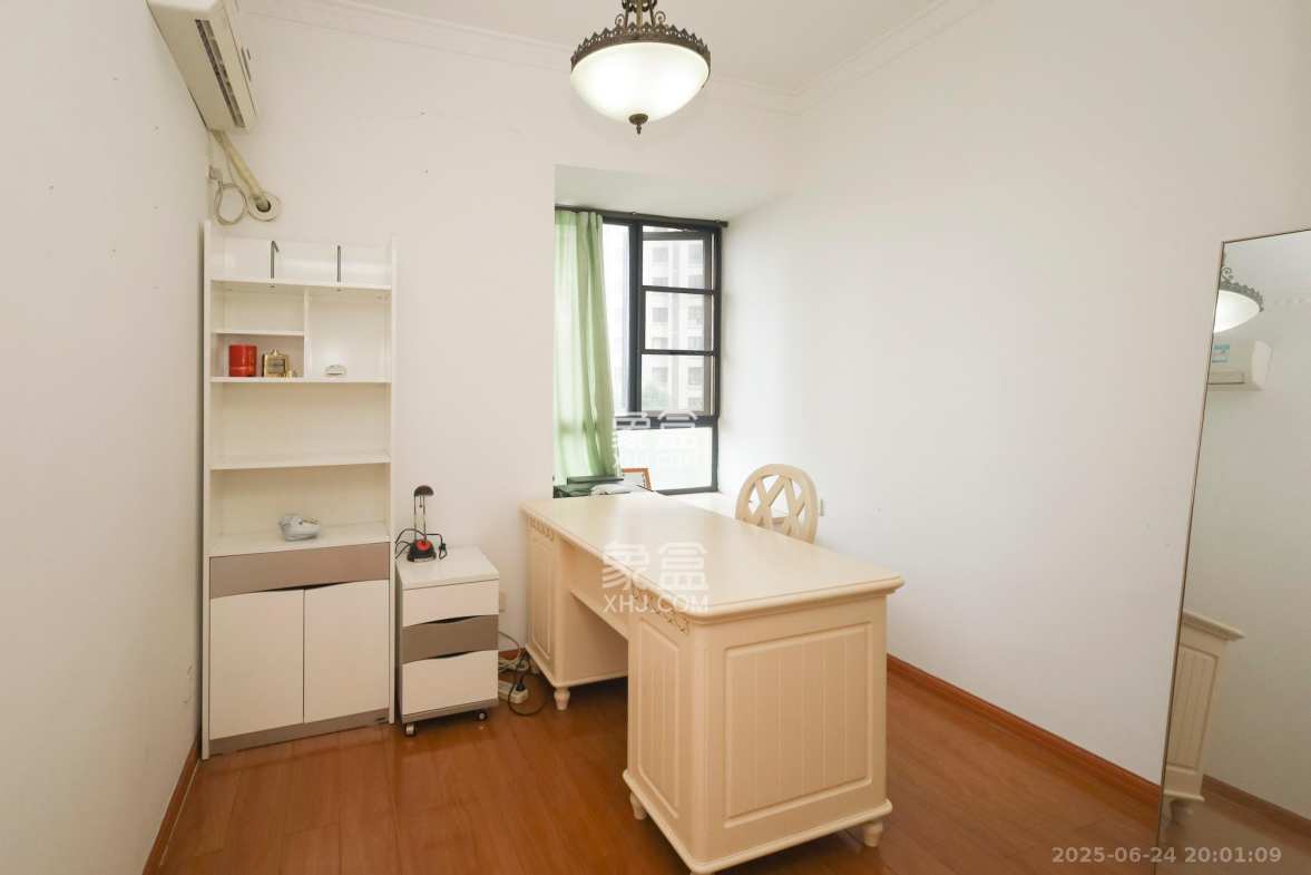 恒鑫山水卿卿  3室2厅2卫    105.0万 恒鑫山水卿卿  3室2厅2卫    105.0万卧室