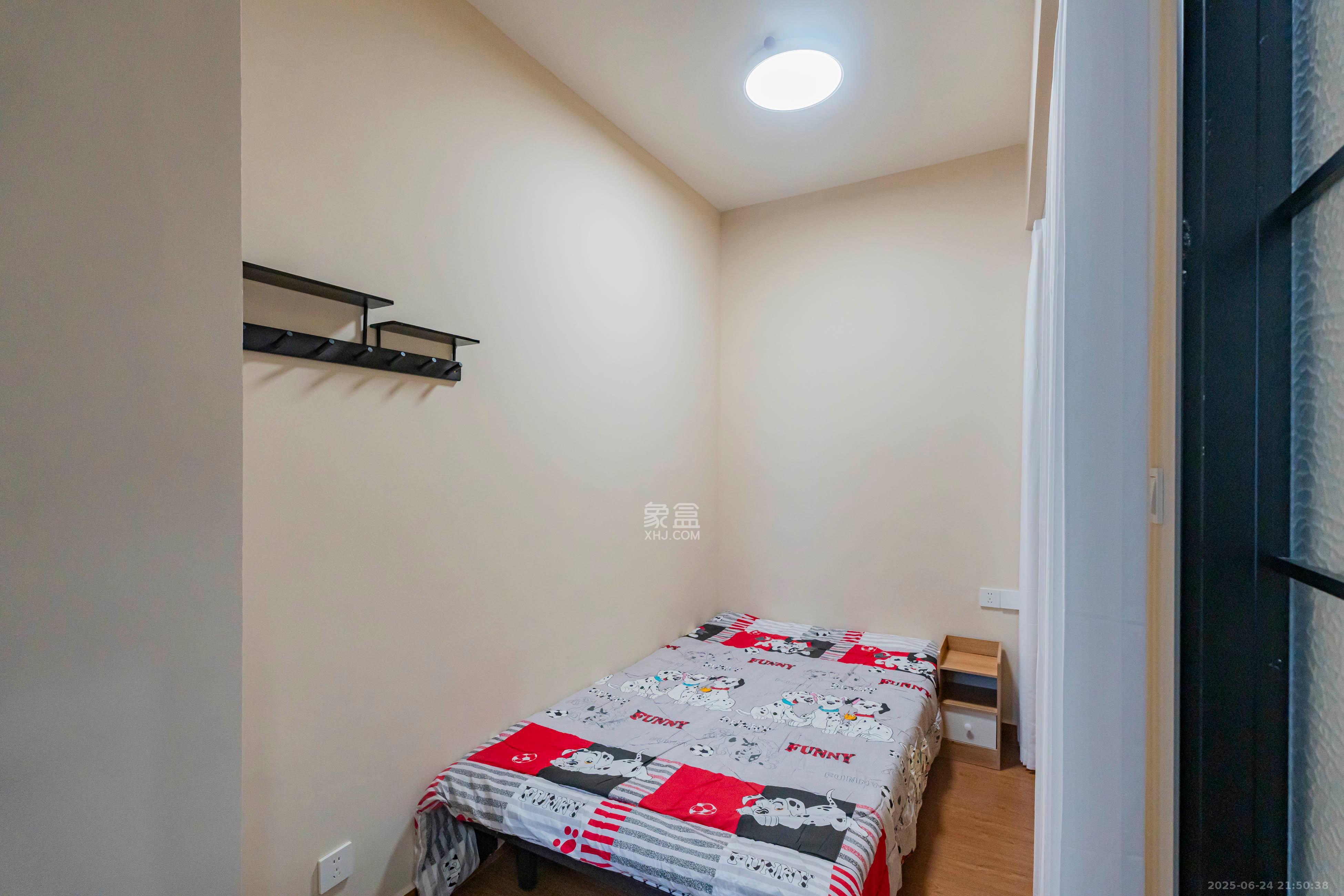 凯乐国际城  2室2厅2卫    90.0万 凯乐国际城  2室2厅2卫    90.0万卧室