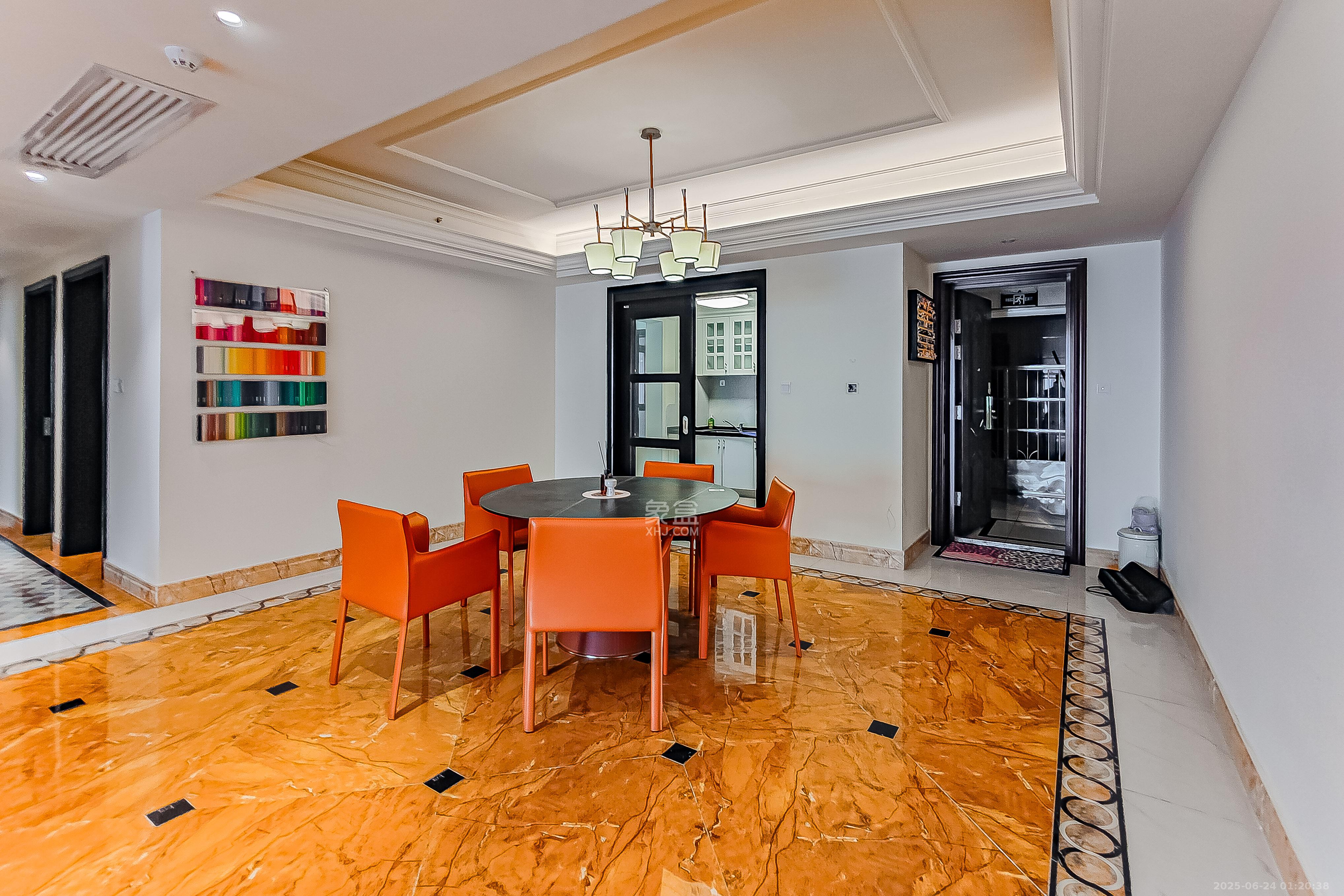 碧桂园威尼斯城 4室3厅3卫 260.0万 碧桂园威尼斯城 4室3厅3卫 260.0万客厅