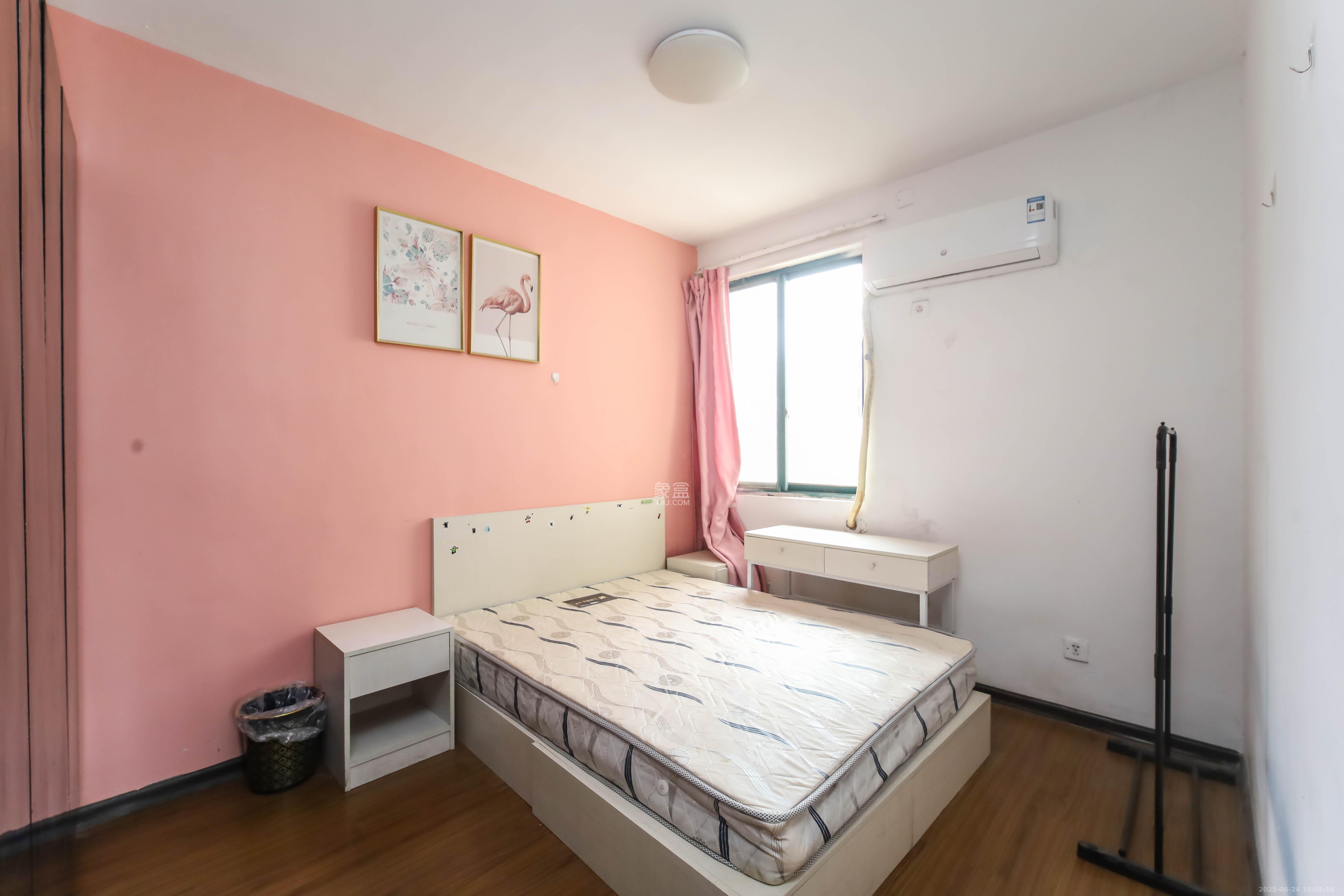 东方新城 5室2厅2卫 80.0万 东方新城 5室2厅2卫 80.0万卧室