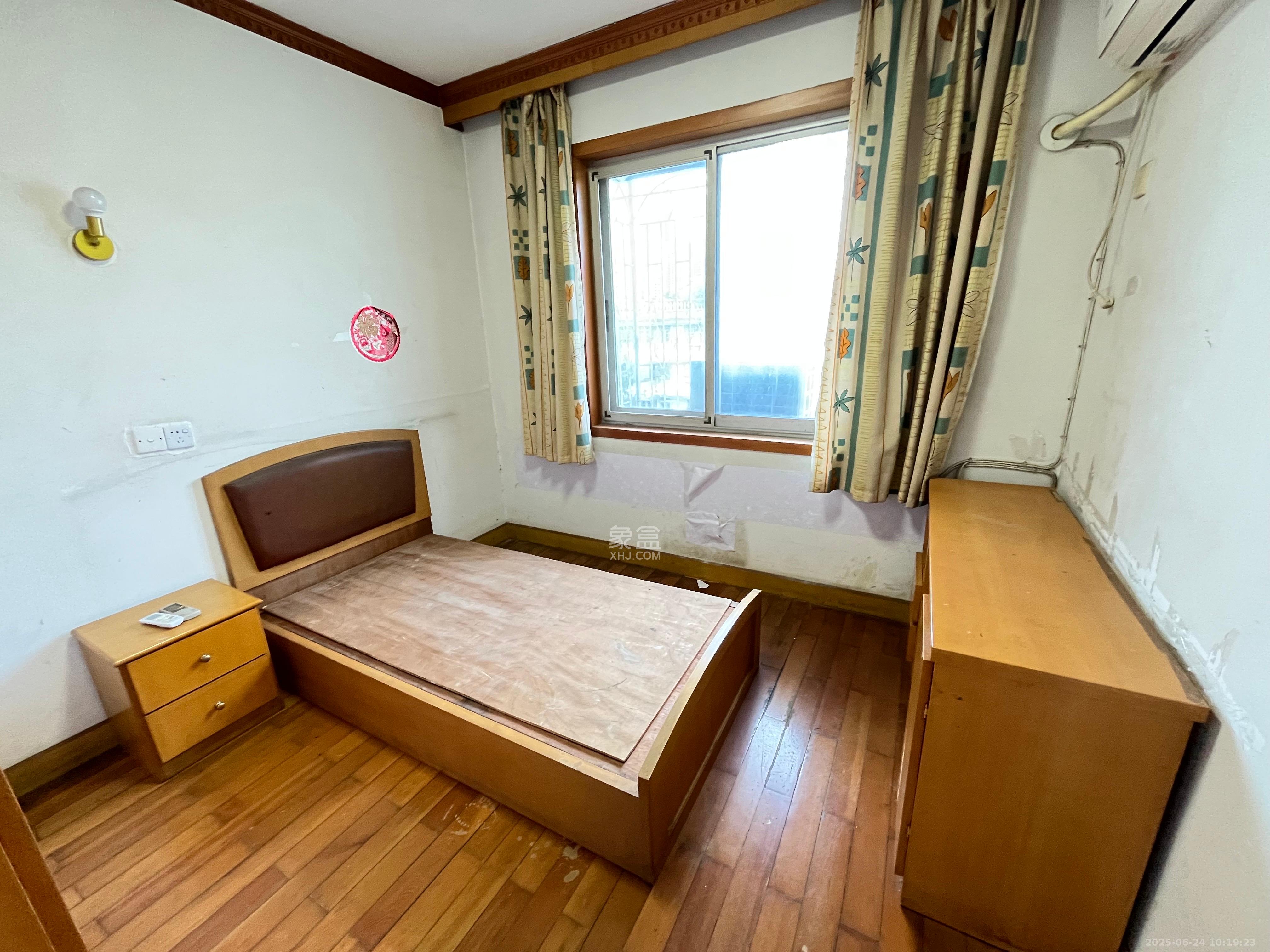 鸿园小区 3室2厅1卫 2000.0元/月 鸿园小区 3室2厅1卫 2000.0元/月室内图