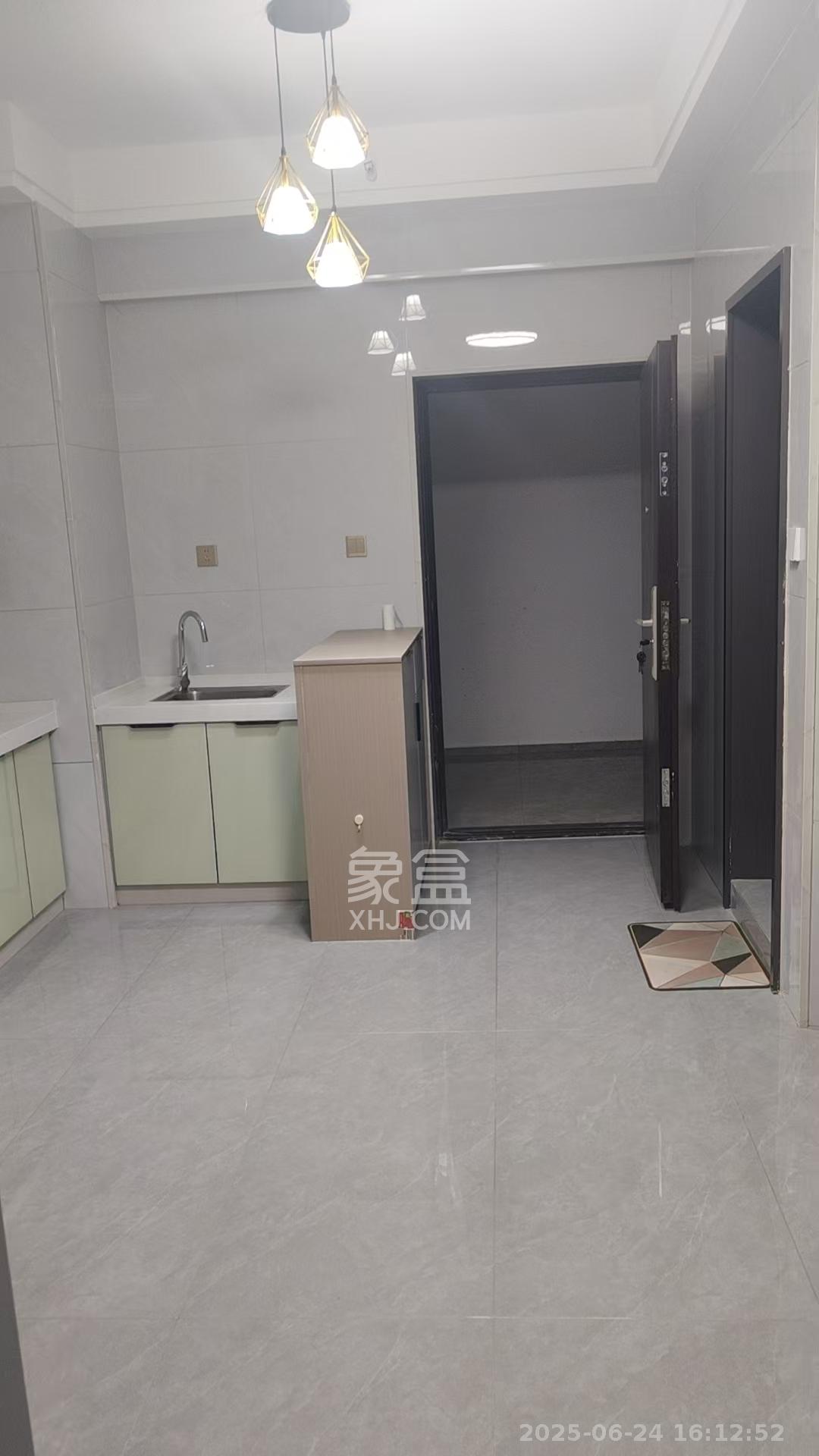 鄱阳汇金中心  1室0厅0卫   1800.00元/月室内图