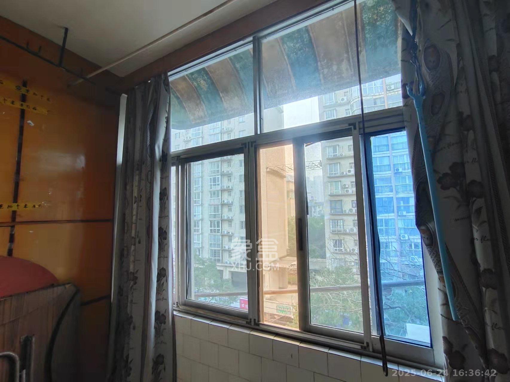 湖南第六工程有限公司机关小区(六公司机关大院) 2室1厅1卫 1600.0元/月 湖南第六工程有限公司机关小区(六公司机关大院) 2室1厅1卫 1600.0元/月室内图