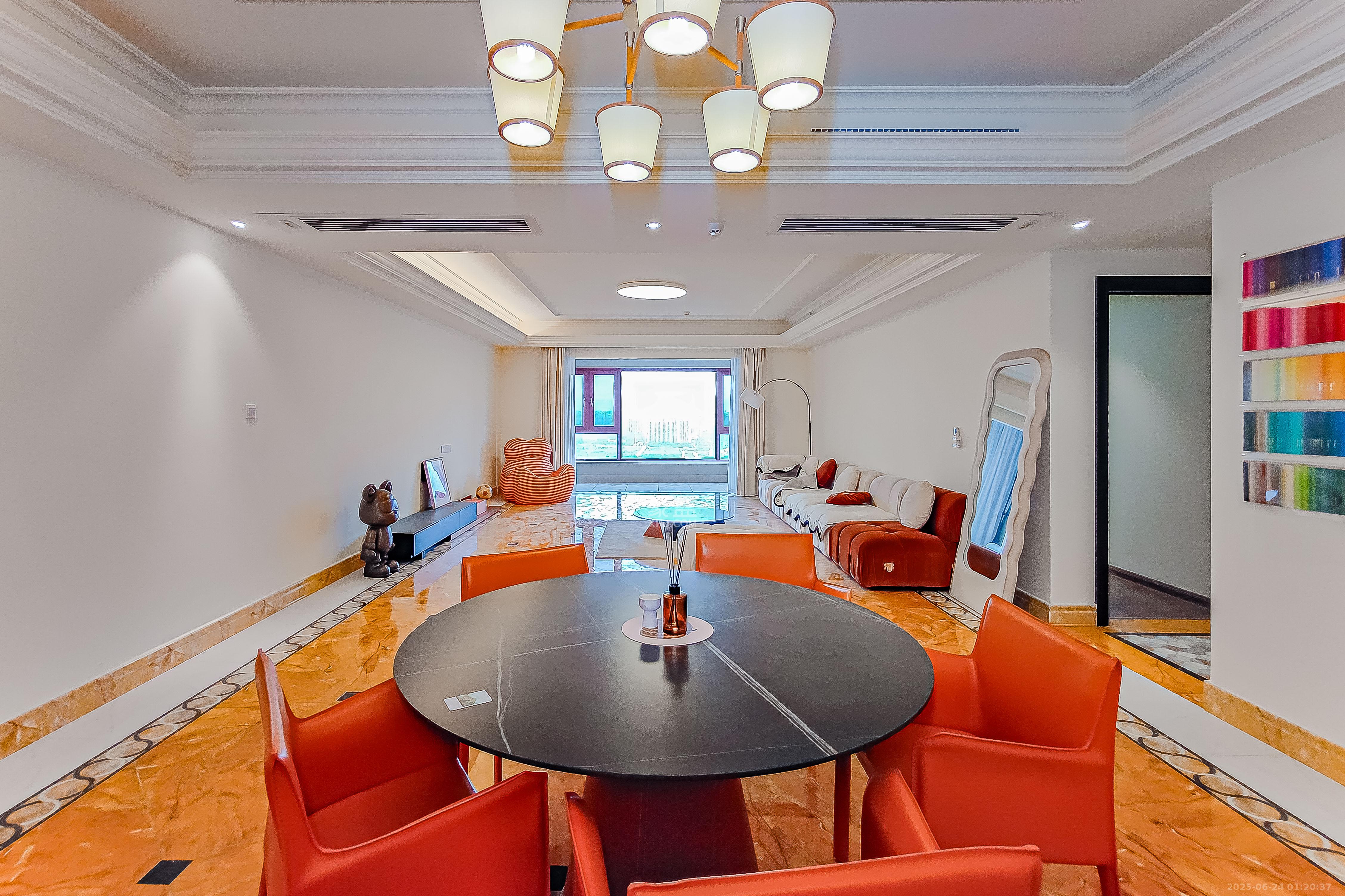 碧桂园威尼斯城 4室3厅3卫 260.0万 碧桂园威尼斯城 4室3厅3卫 260.0万客厅