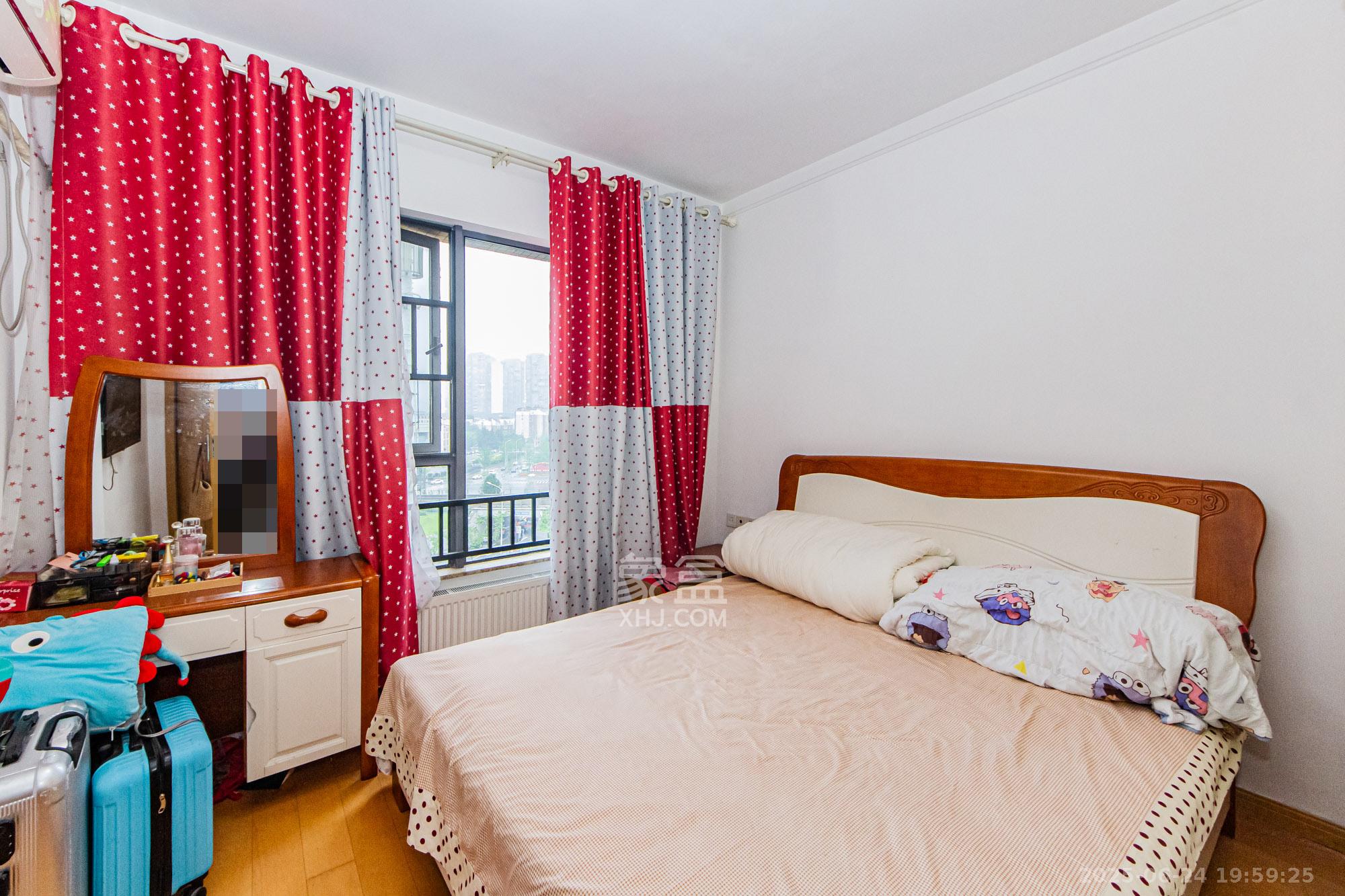 珠江郦城探香里  3室2厅2卫    79.0万 珠江郦城探香里  3室2厅2卫    79.0万卧室