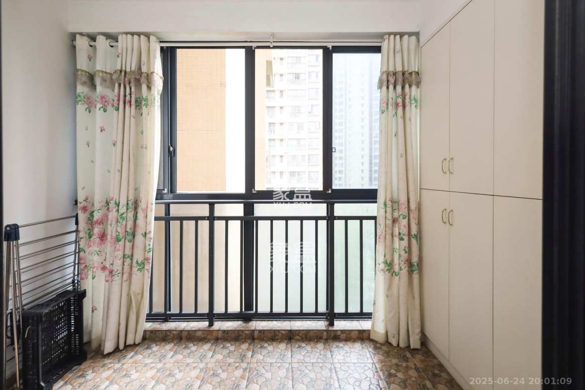 恒鑫山水卿卿  3室2厅2卫    105.0万 恒鑫山水卿卿  3室2厅2卫    105.0万阳台