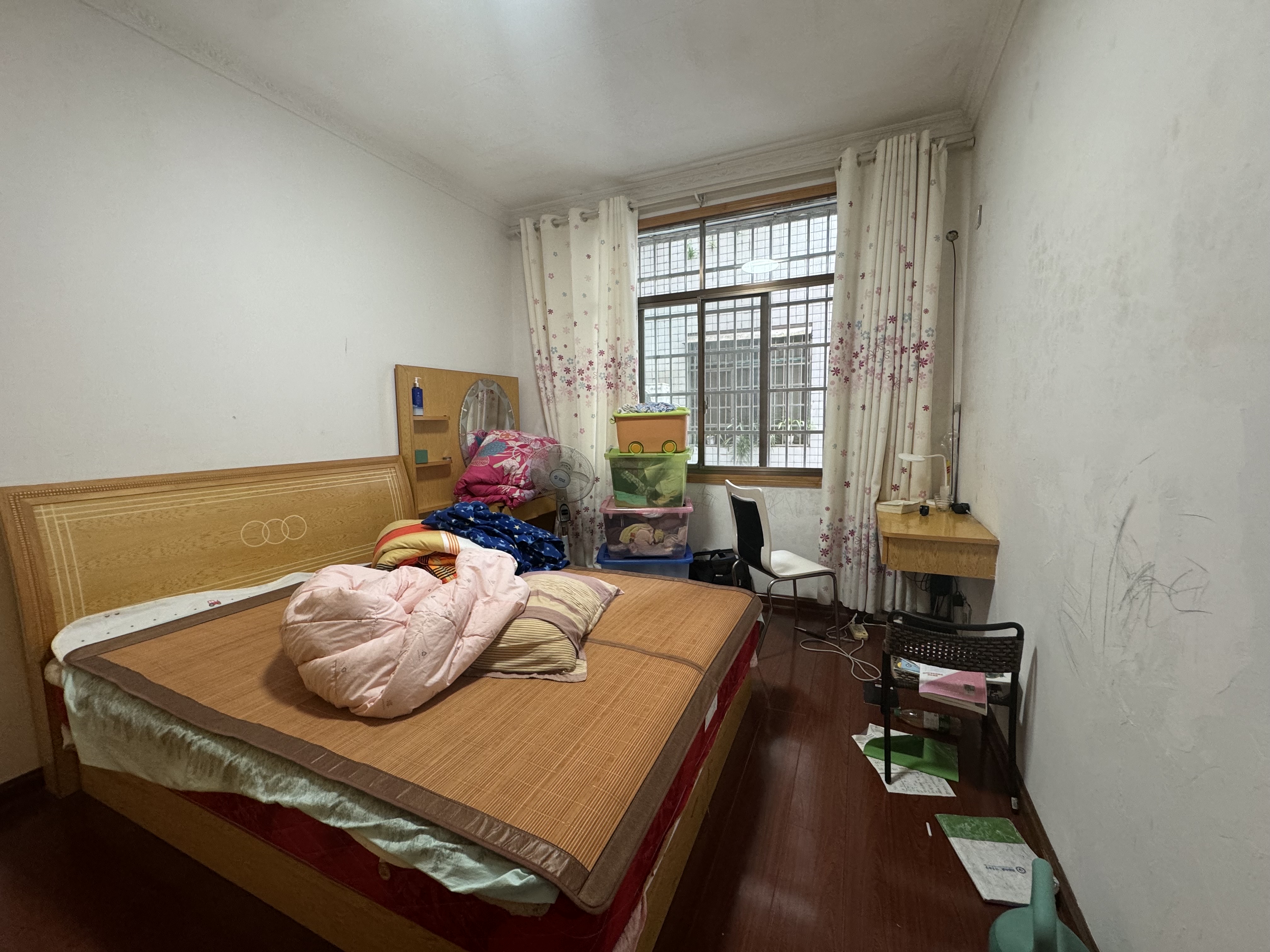 八一橡胶厂(长青中街) 3室2厅1卫 52.8万 八一橡胶厂(长青中街) 3室2厅1卫 52.8万客厅