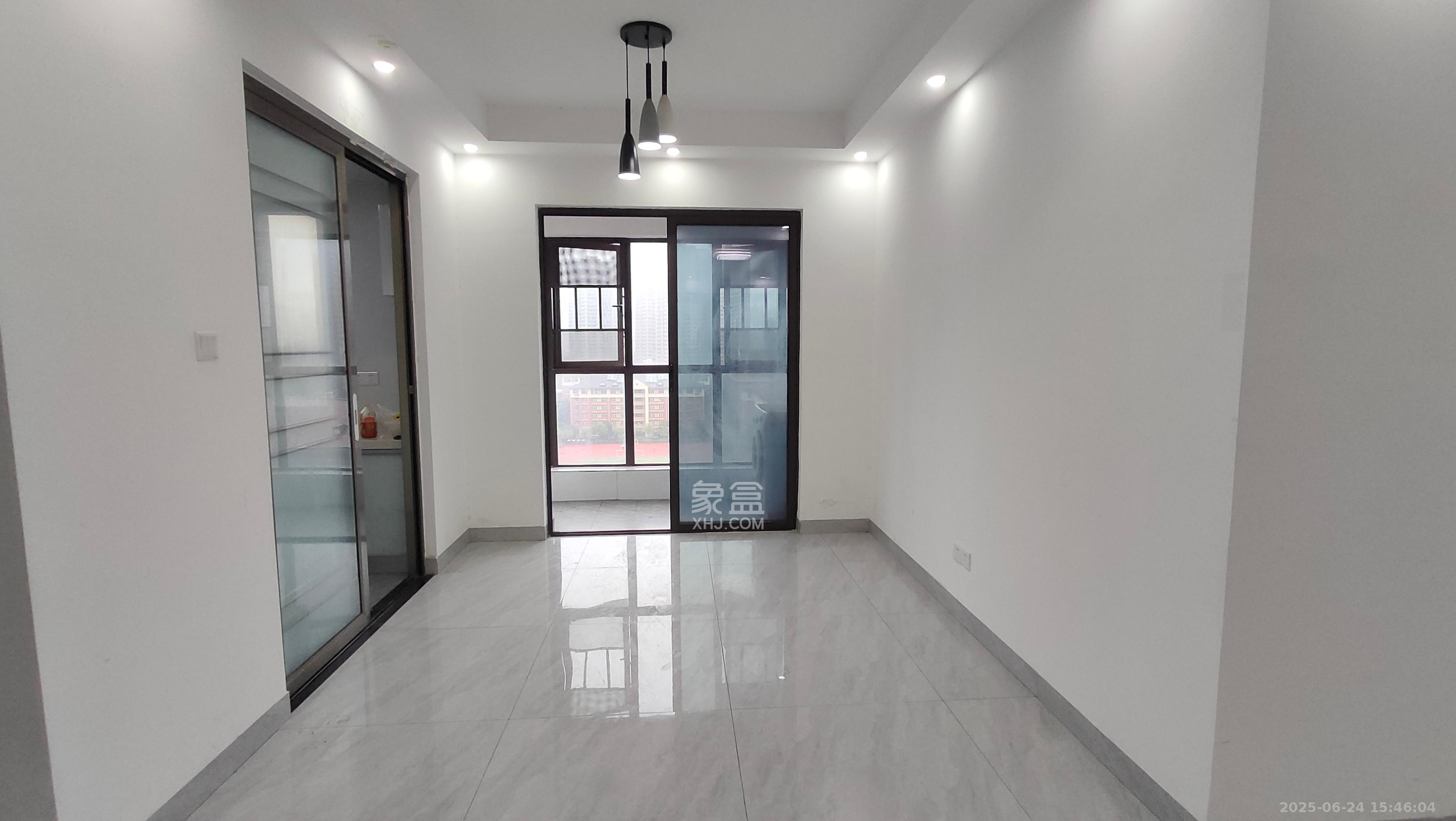 润和美郡(润和紫郡五期) 5室2厅2卫 2300.0元/月 润和美郡(润和紫郡五期) 5室2厅2卫 2300.0元/月室内图