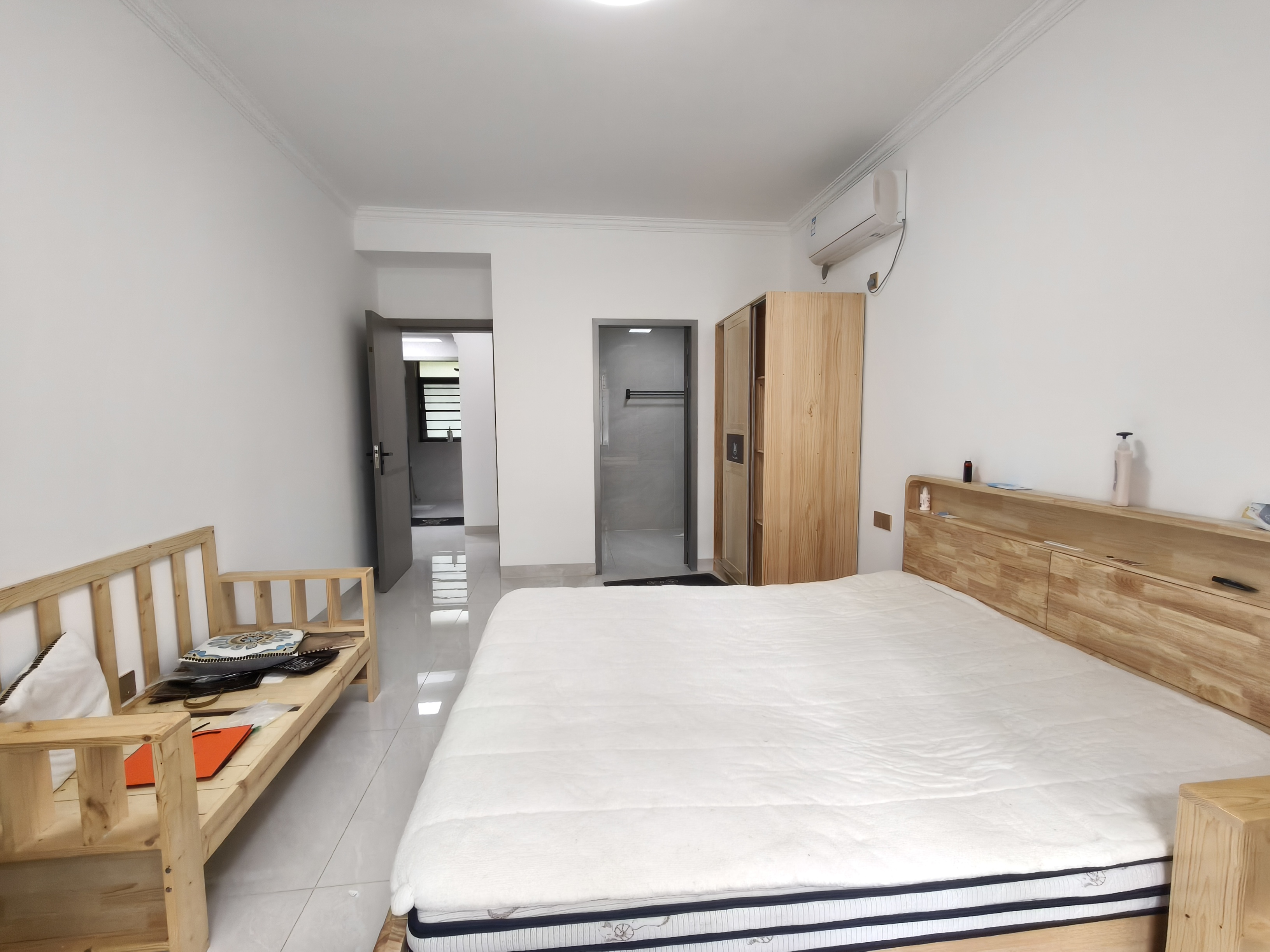 鸿基江山壹号  3室2厅2卫   2300.00元/月室内图
