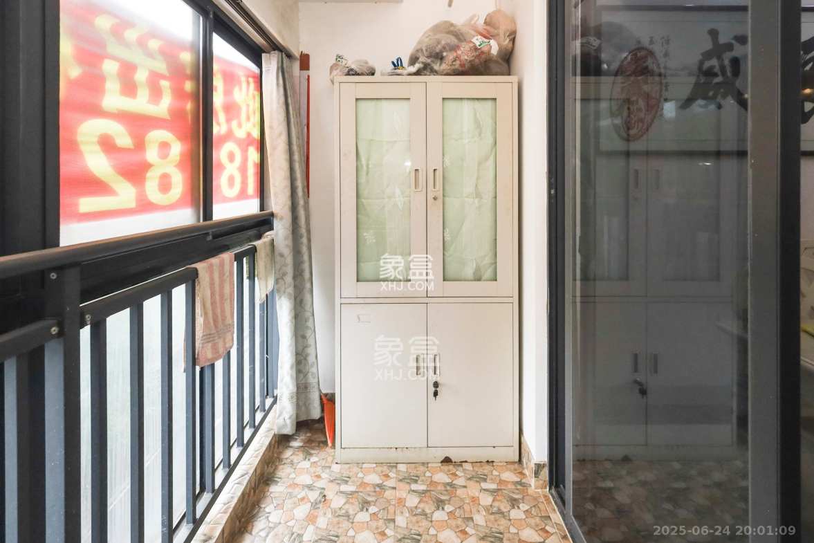 恒鑫山水卿卿  3室2厅2卫    105.0万 恒鑫山水卿卿  3室2厅2卫    105.0万阳台