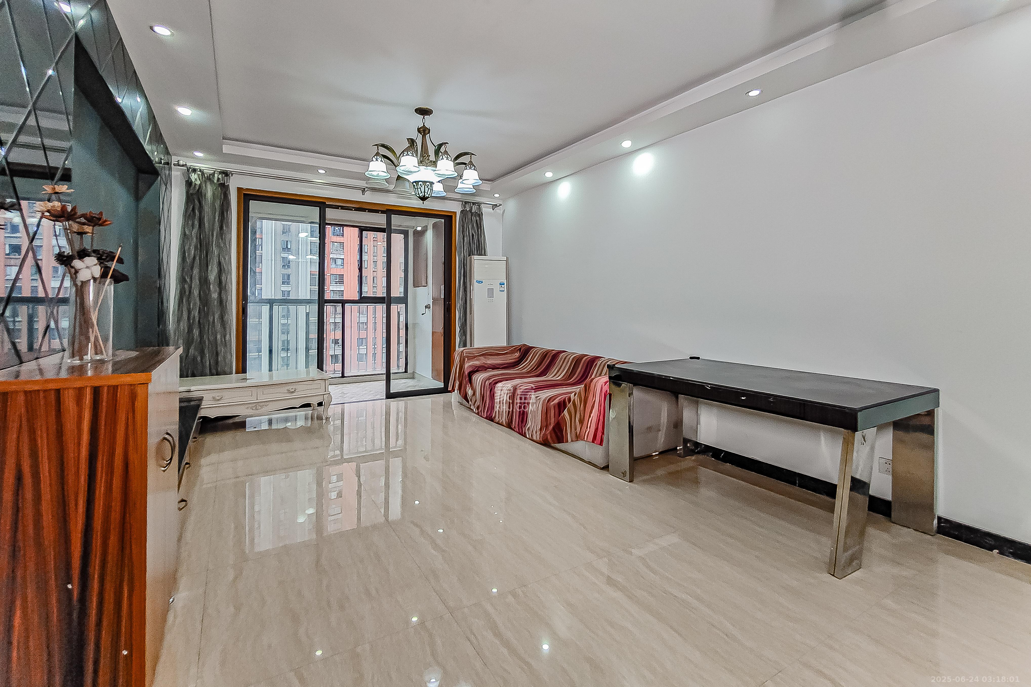 华润凤凰城二期 3室2厅1卫 75.0万 华润凤凰城二期 3室2厅1卫 75.0万客厅