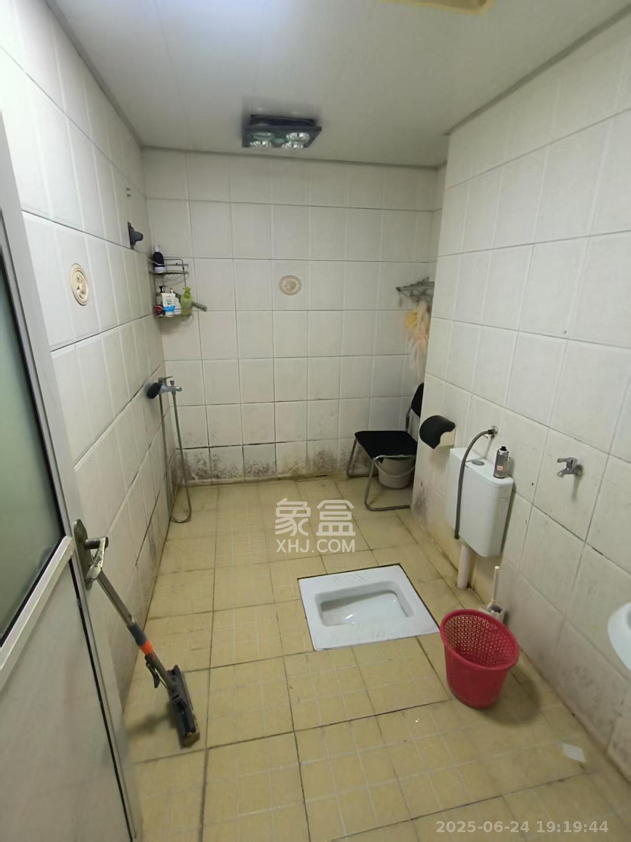 慧丰楼  5室1厅2卫   3500.00元/月室内图