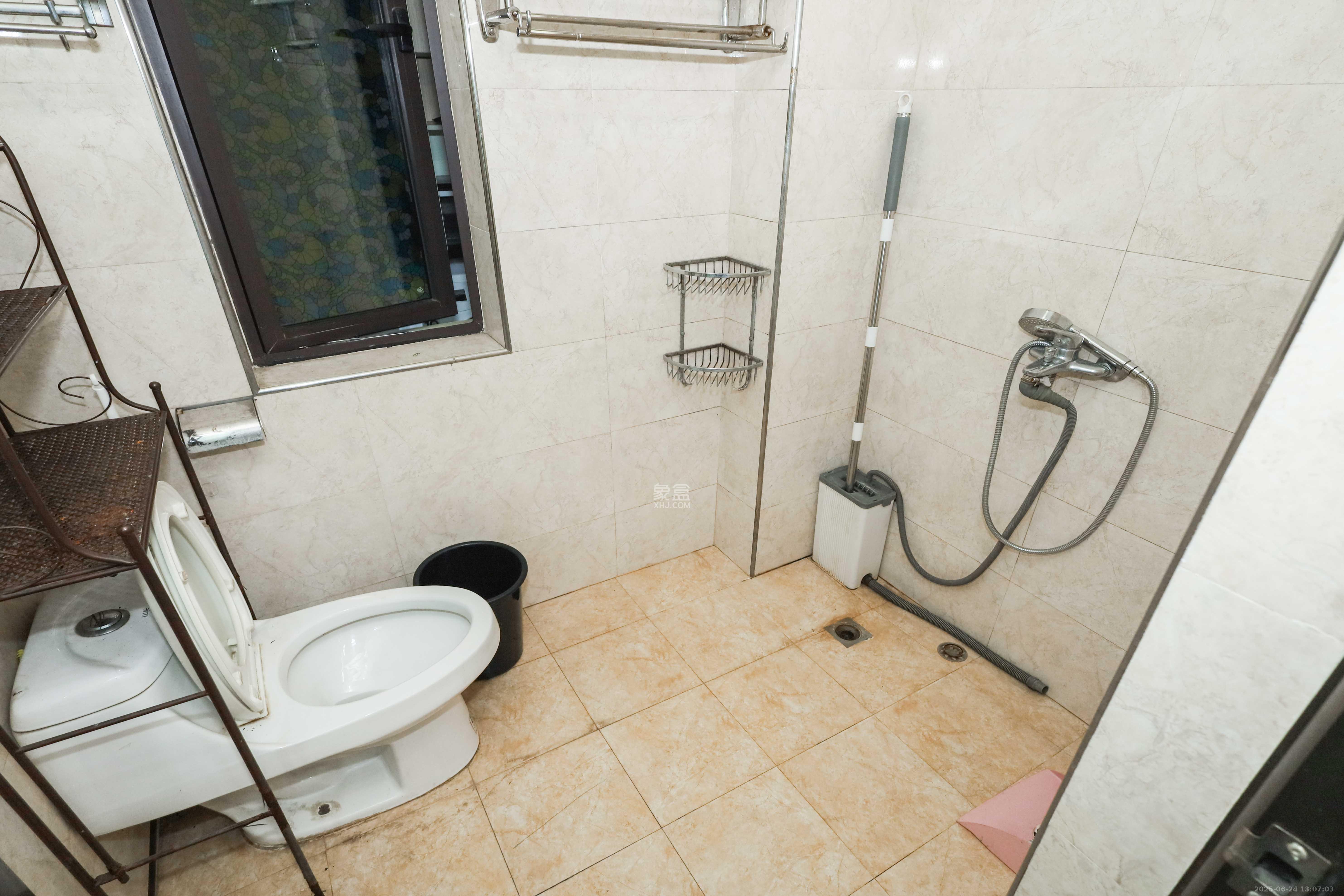 保利麓谷林语F区 3室2厅1卫 89.8万 保利麓谷林语F区 3室2厅1卫 89.8万卫生间