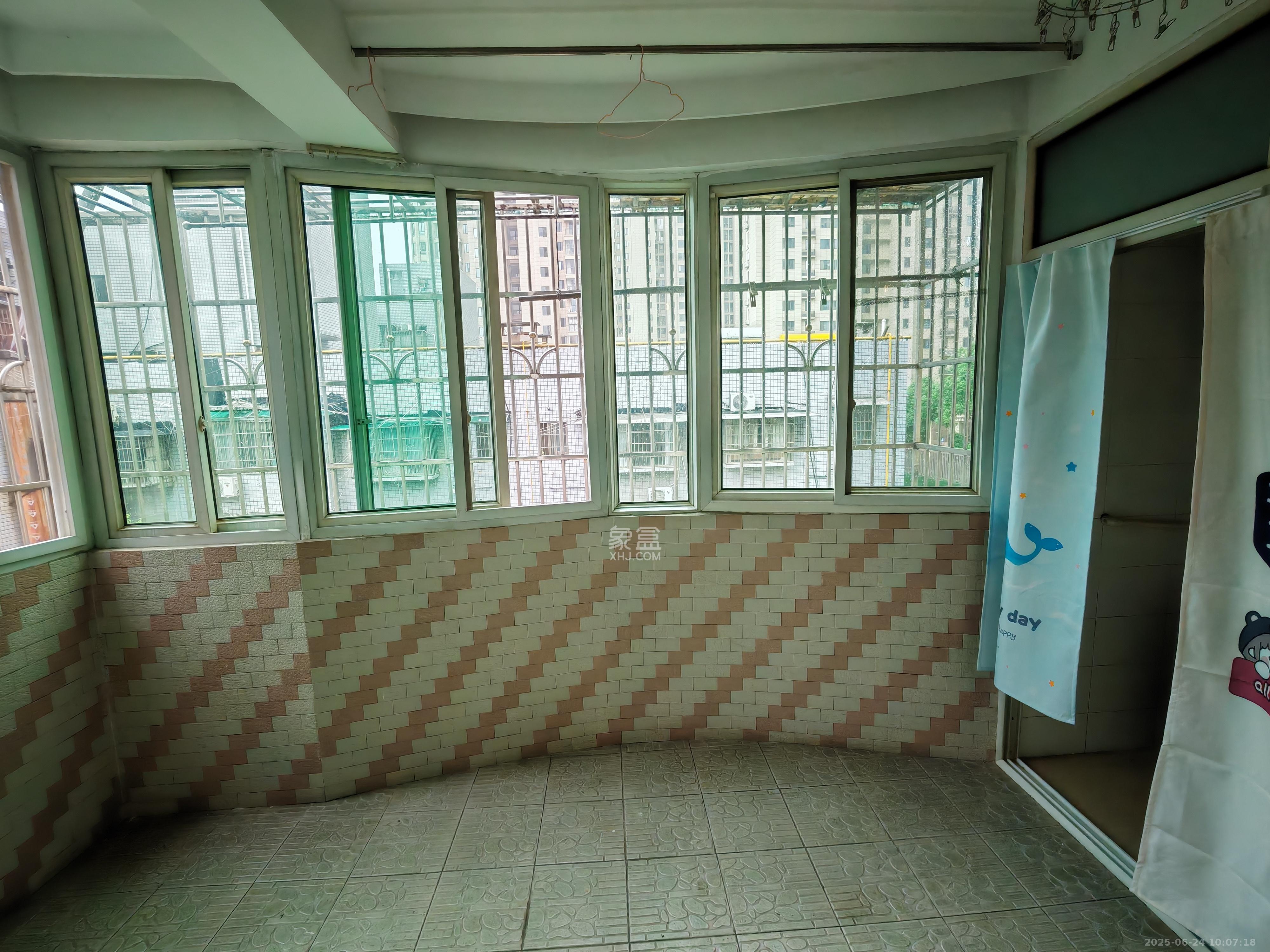 书院路散盘  3室2厅2卫    2000.0元/月 书院路散盘  3室2厅2卫    2000.0元/月室内图