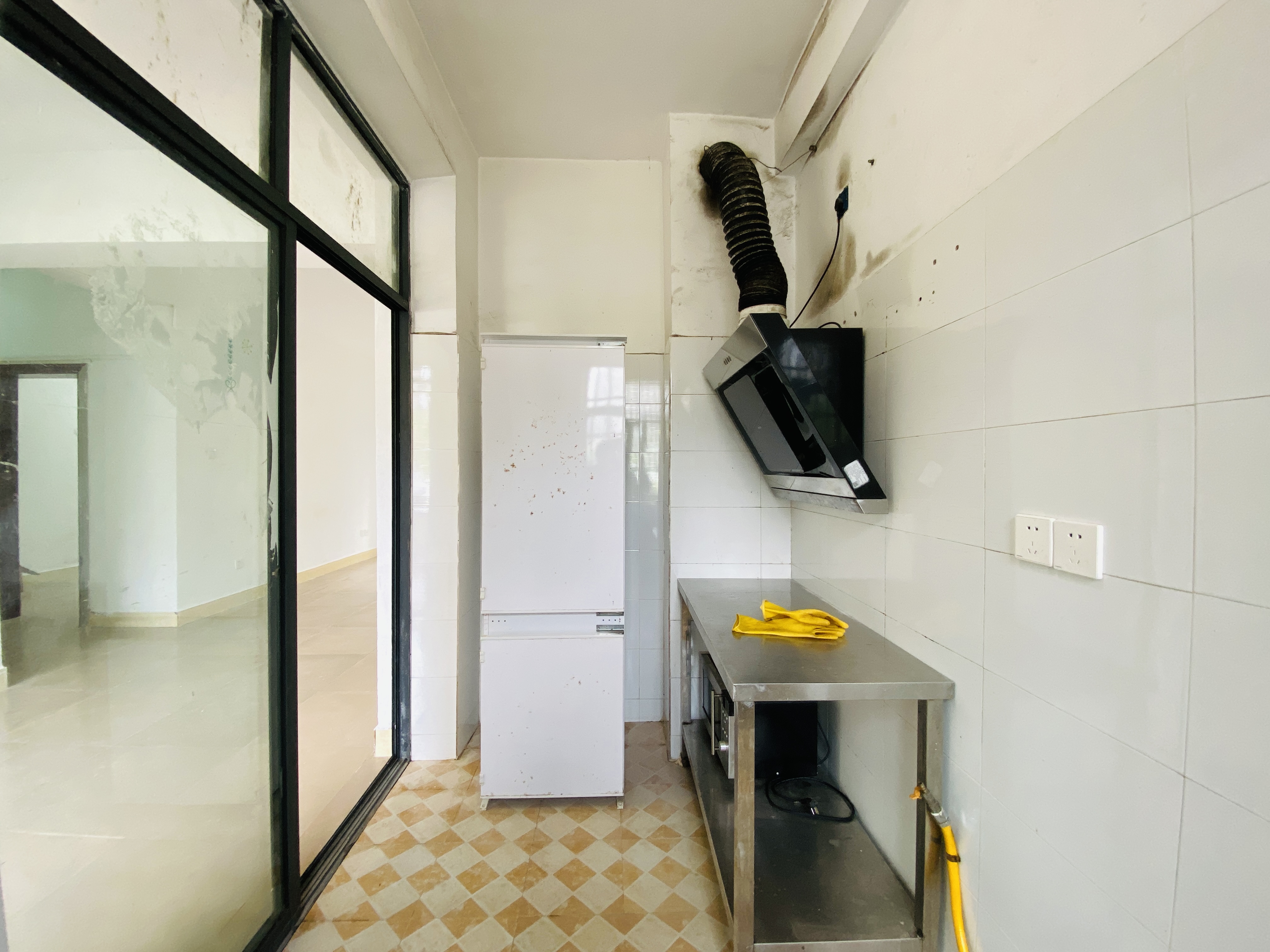 红城湖延长线(别名:滨江华庭) 2室2厅1卫 3300.0元/月 红城湖延长线(别名:滨江华庭) 2室2厅1卫 3300.0元/月室内图