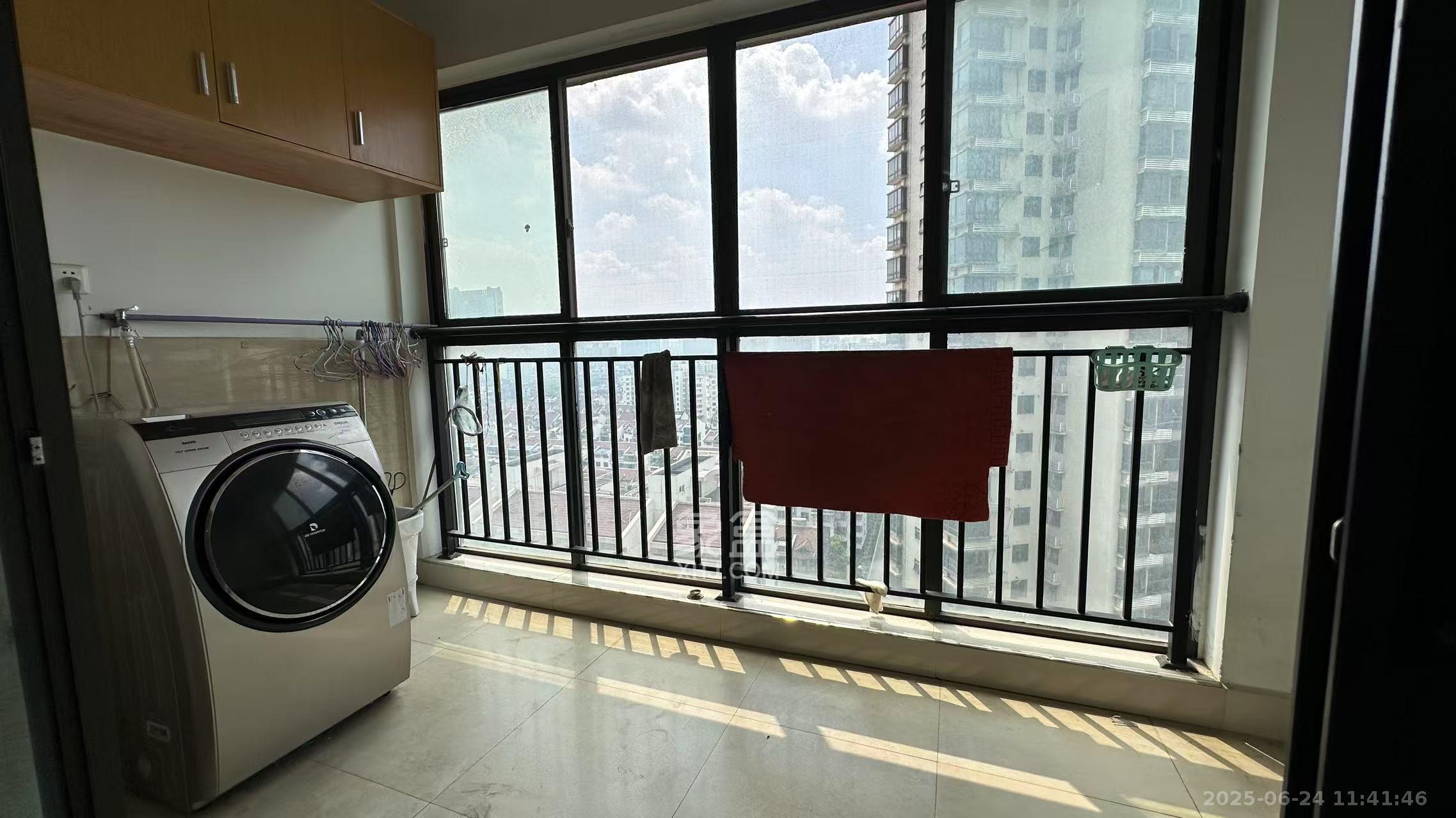 万象凯旋湾  2室2厅1卫    2400.0元/月室内图