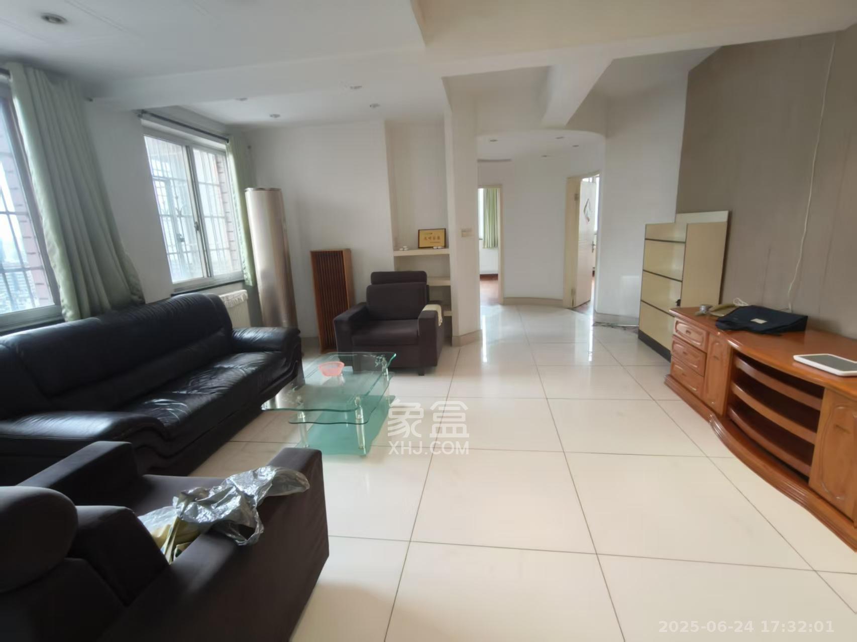 丰泉家园  3室1厅1卫    4200.0元/月 丰泉家园  3室1厅1卫    4200.0元/月室内图