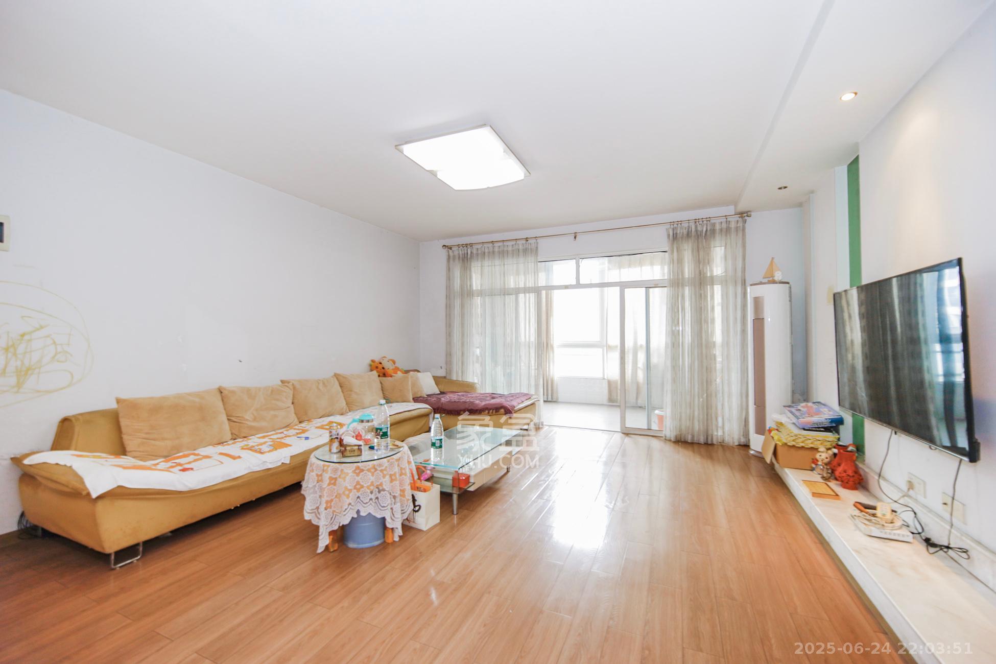 中建桂苑  3室2厅1卫   95.00万客厅