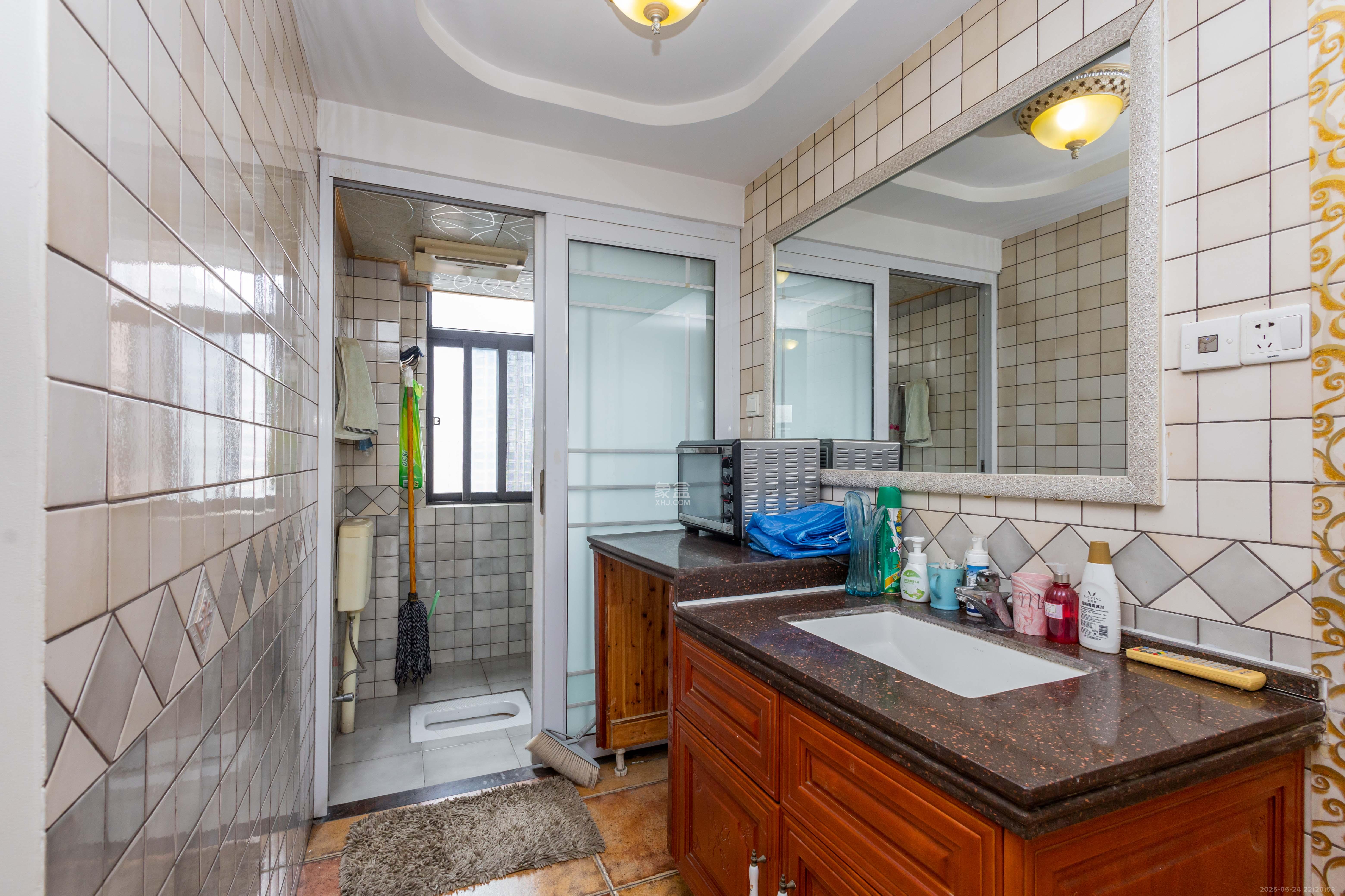 康桥长郡 4室2厅2卫 110.0万 康桥长郡 4室2厅2卫 110.0万卫生间