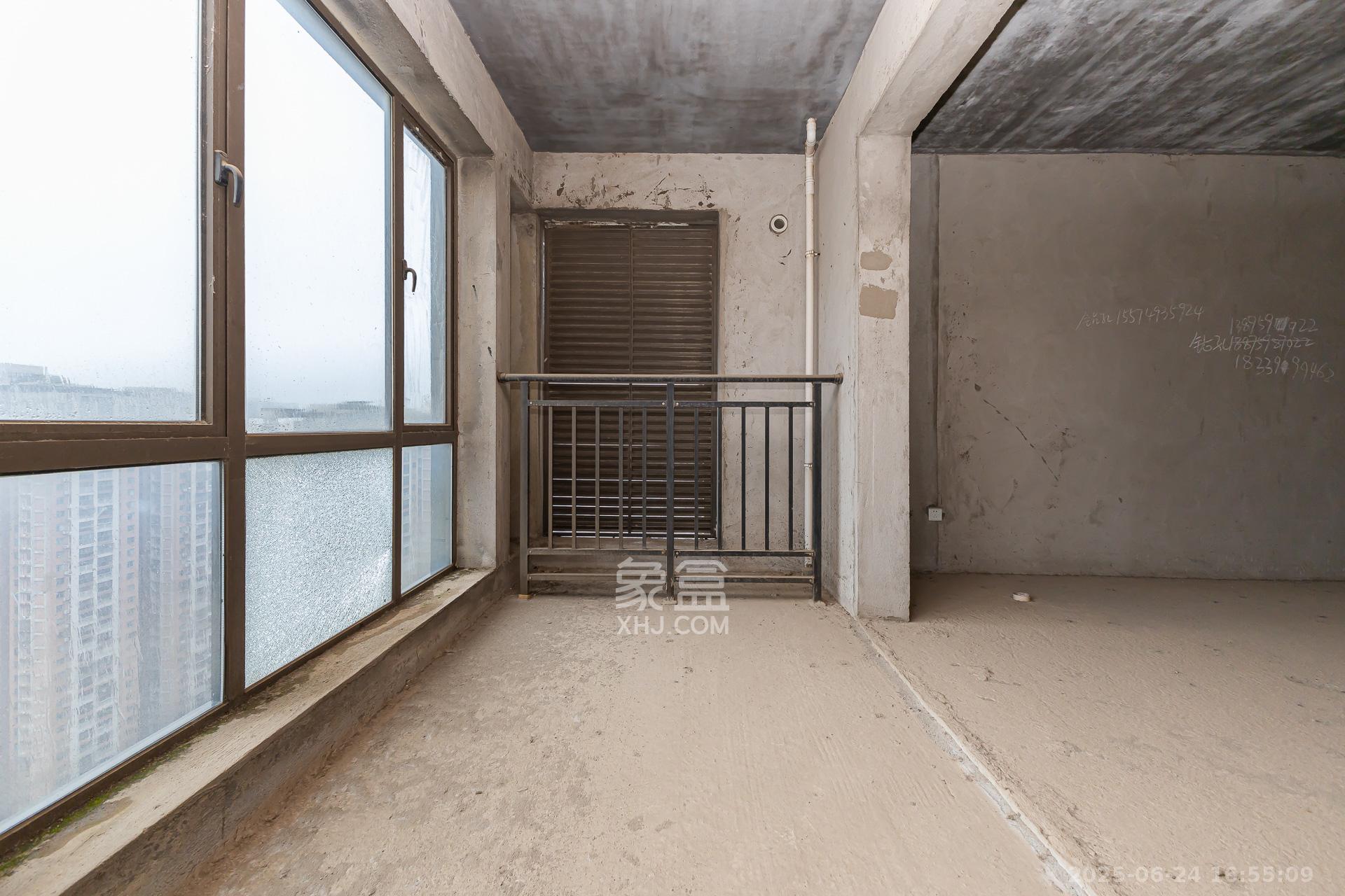 长高圆梦佳苑  4室2厅2卫    118.0万 长高圆梦佳苑  4室2厅2卫    118.0万阳台