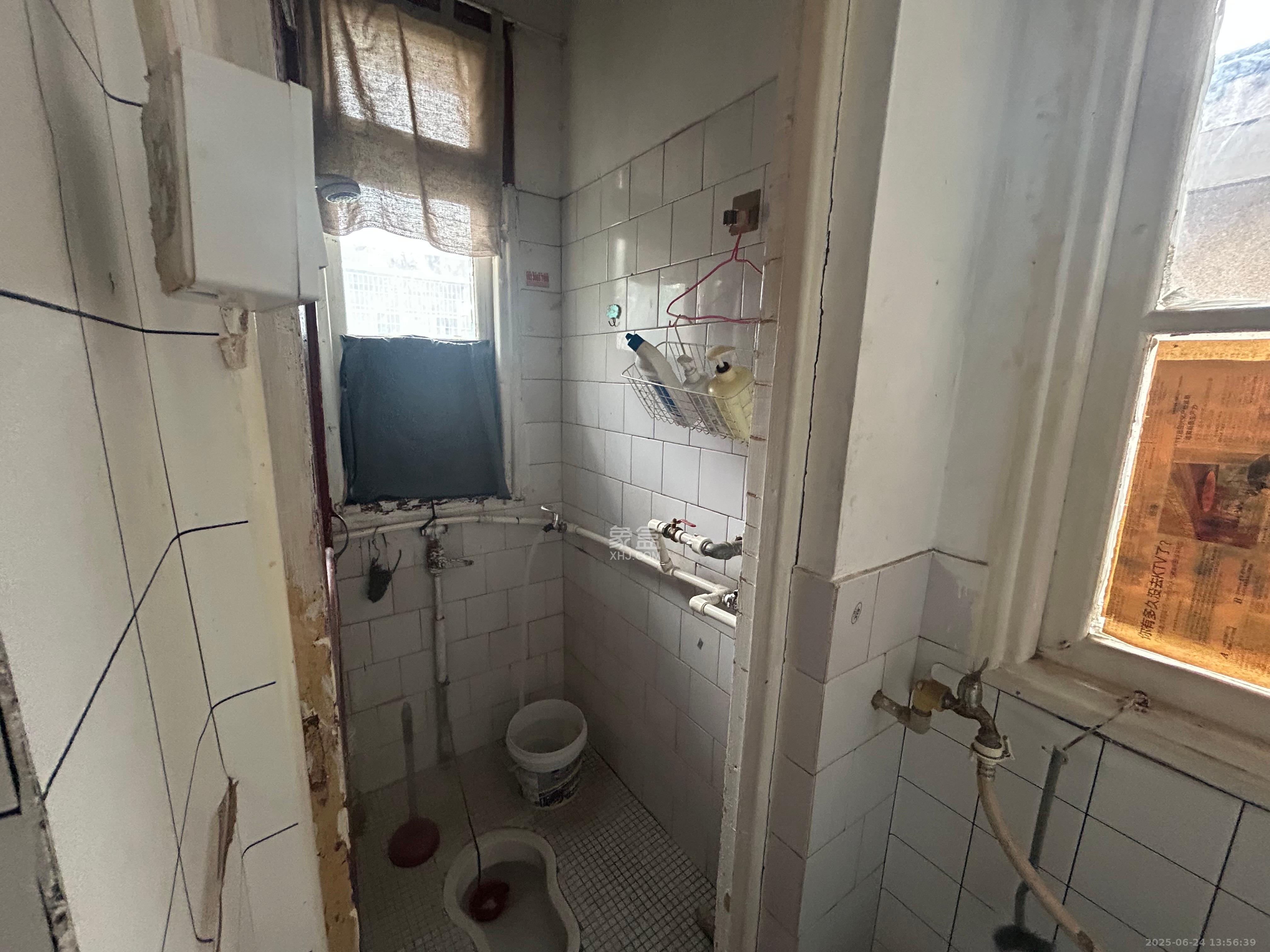 红花坡社区 3室1厅1卫 1500.0元/月 红花坡社区 3室1厅1卫 1500.0元/月室内图