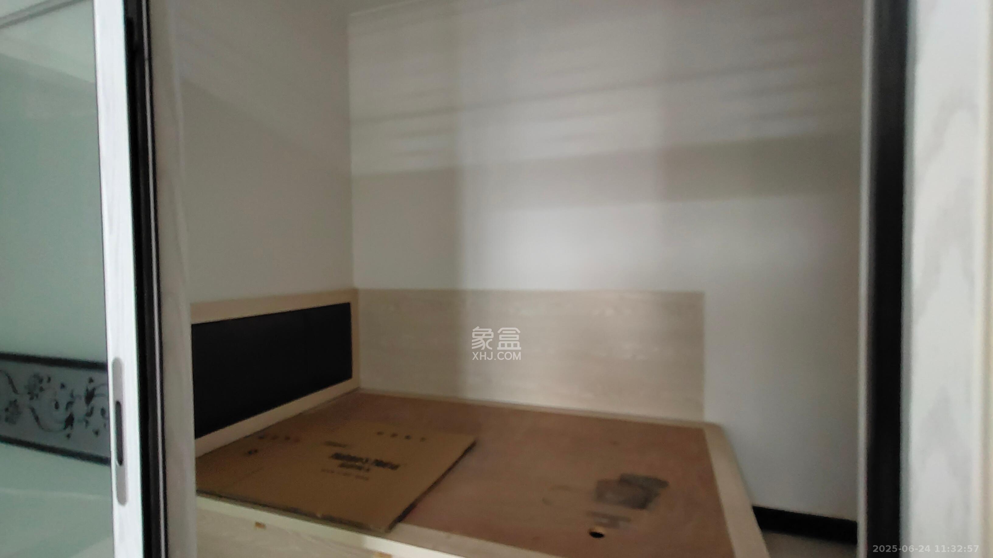 丽发新城  3室2厅1卫   2000.00元/月室内图