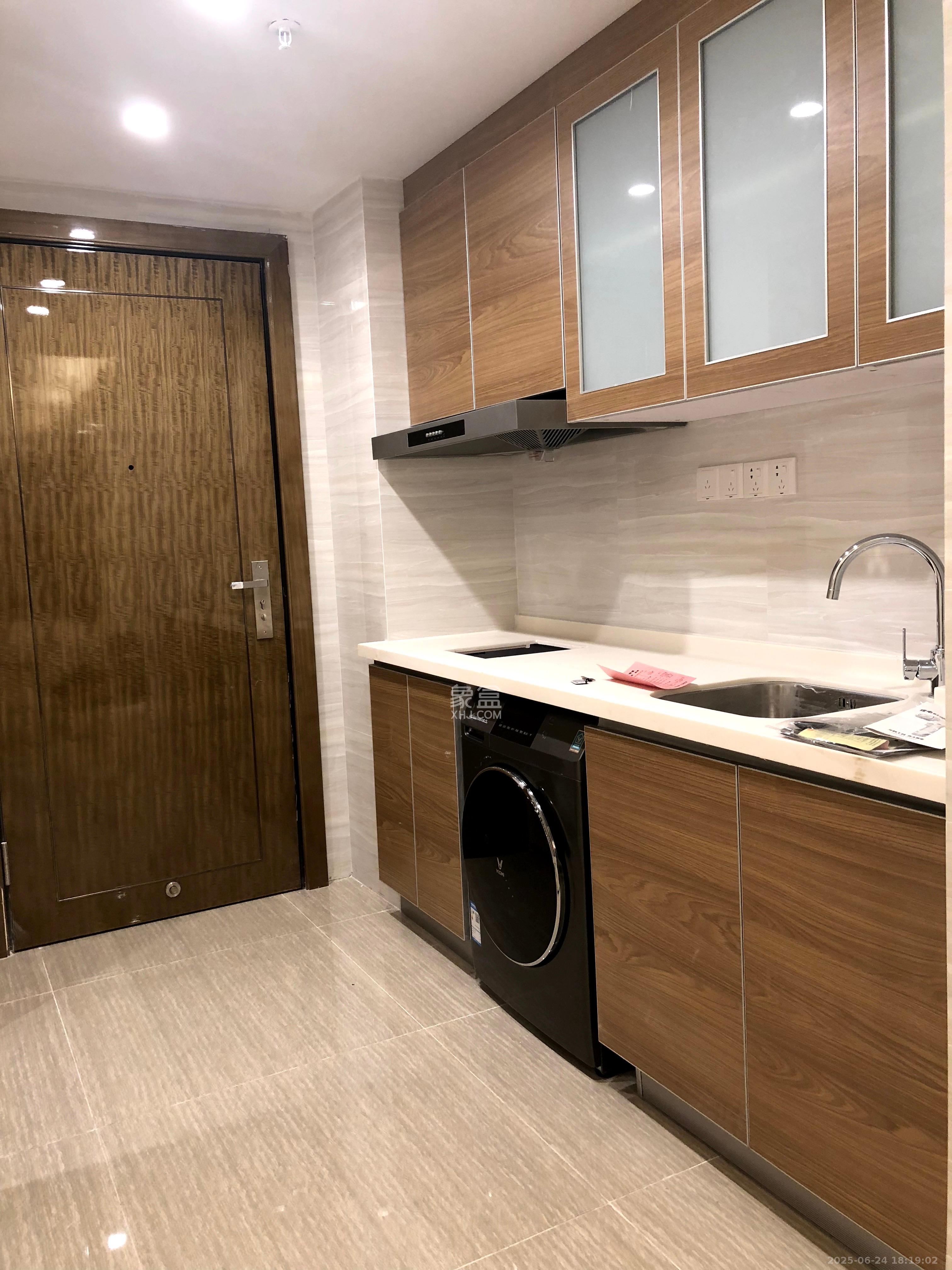 恒大翡翠华庭 1室1厅1卫 1300.0元/月 恒大翡翠华庭 1室1厅1卫 1300.0元/月室内图