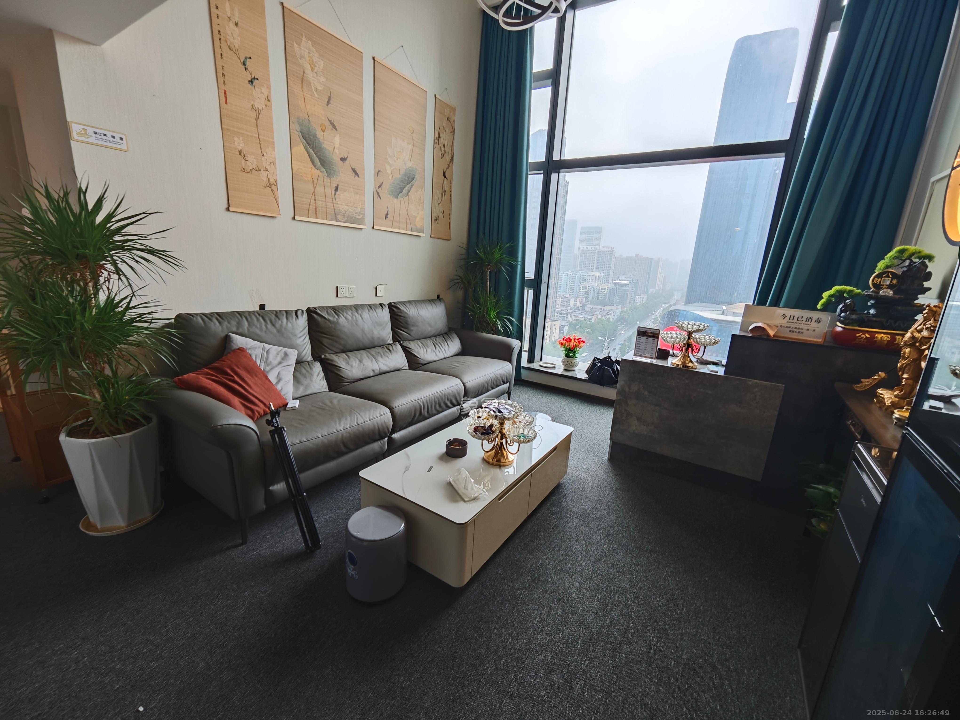 华远华时代  4室2厅2卫   4600.00元/月室内图