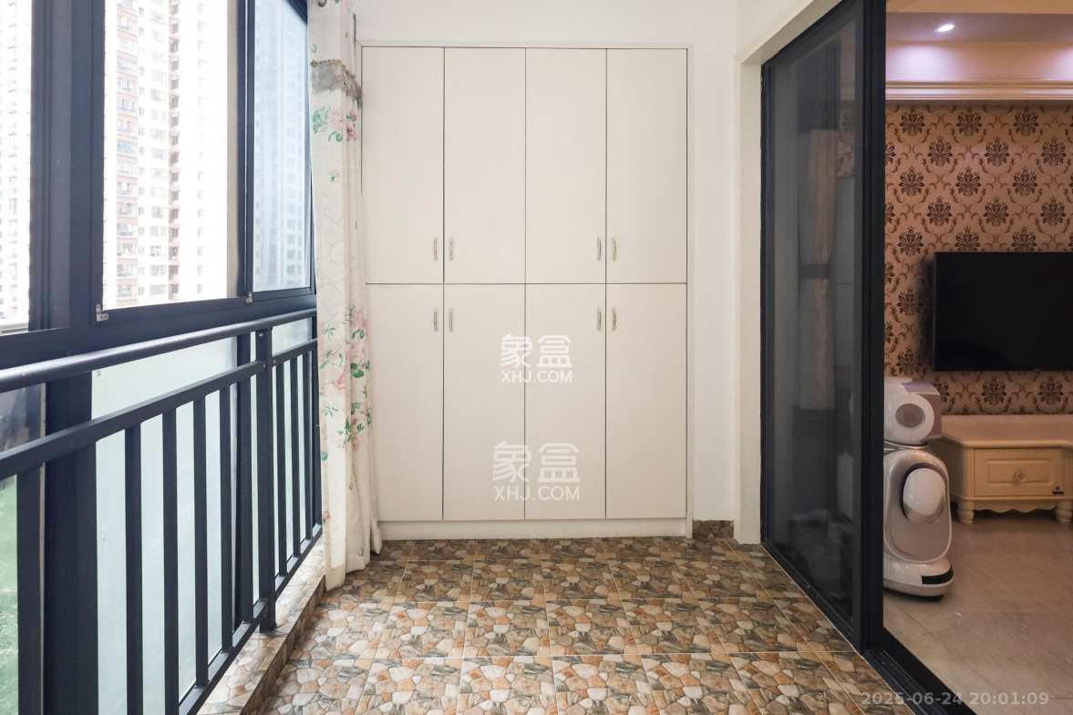 恒鑫山水卿卿  3室2厅2卫    105.0万 恒鑫山水卿卿  3室2厅2卫    105.0万阳台