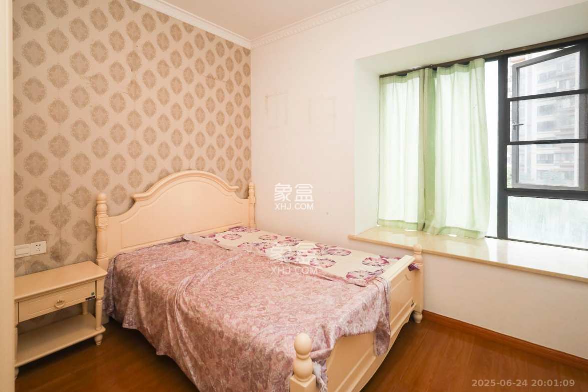 恒鑫山水卿卿  3室2厅2卫    105.0万 恒鑫山水卿卿  3室2厅2卫    105.0万卧室